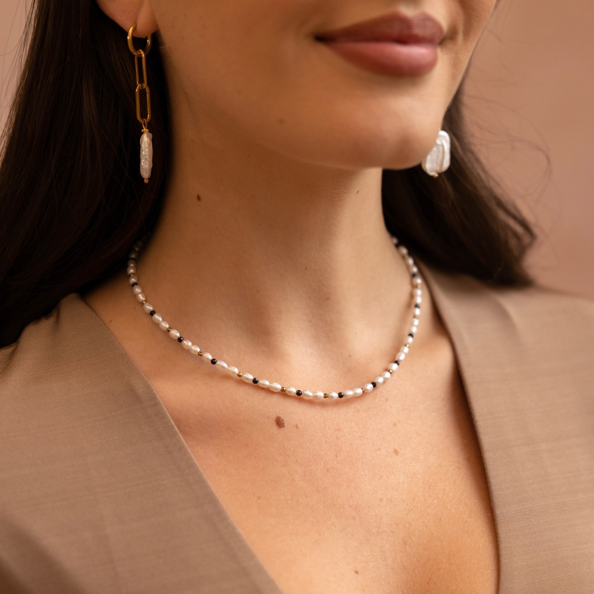 Naszyjnik typu choker „Contrast” – Perła słodkowodna, Turmalin czarny, Hematyt