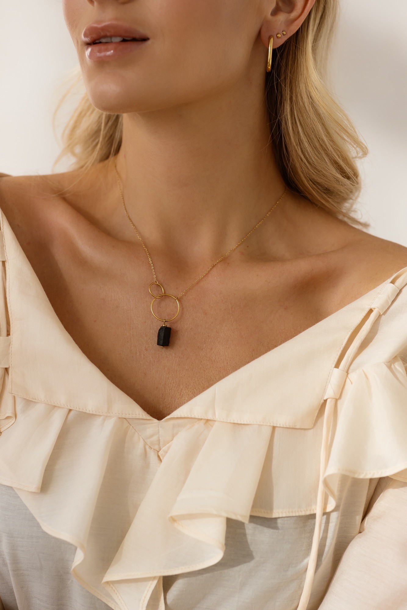 Naszyjnik  Black Energy –  naszyjnik z Turmalinem surowym – stal szlachetna pozłacana