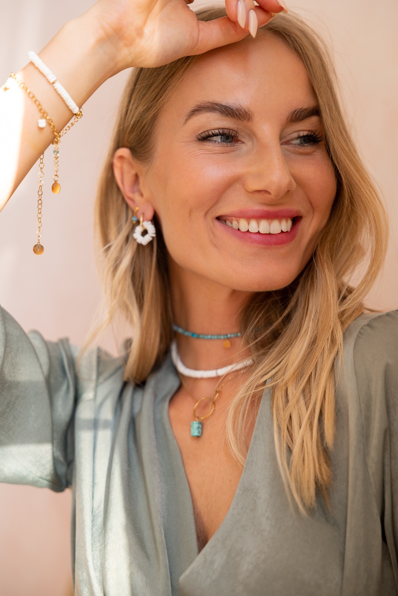 Kolczyki „Sea Shell Hoops” – Muszla – stal szlachetna pozłacana