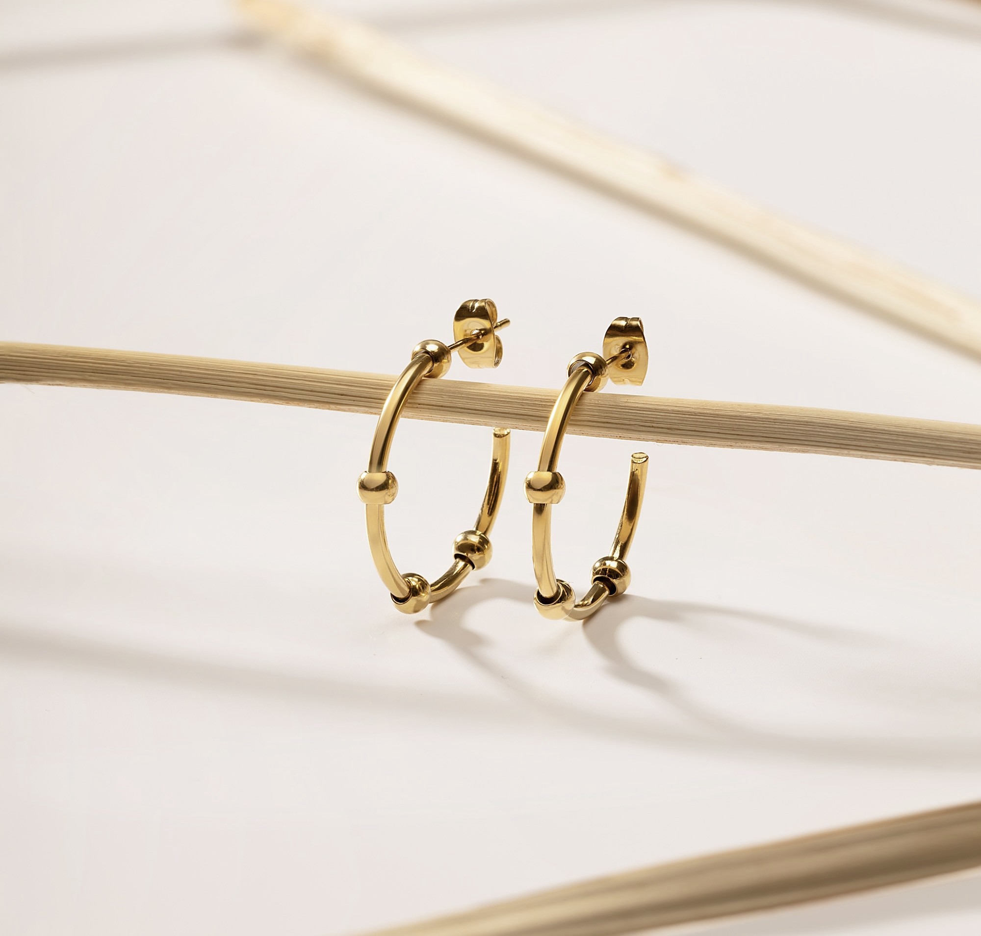 Kolczyki Dots – stal szlachetna pozłacana