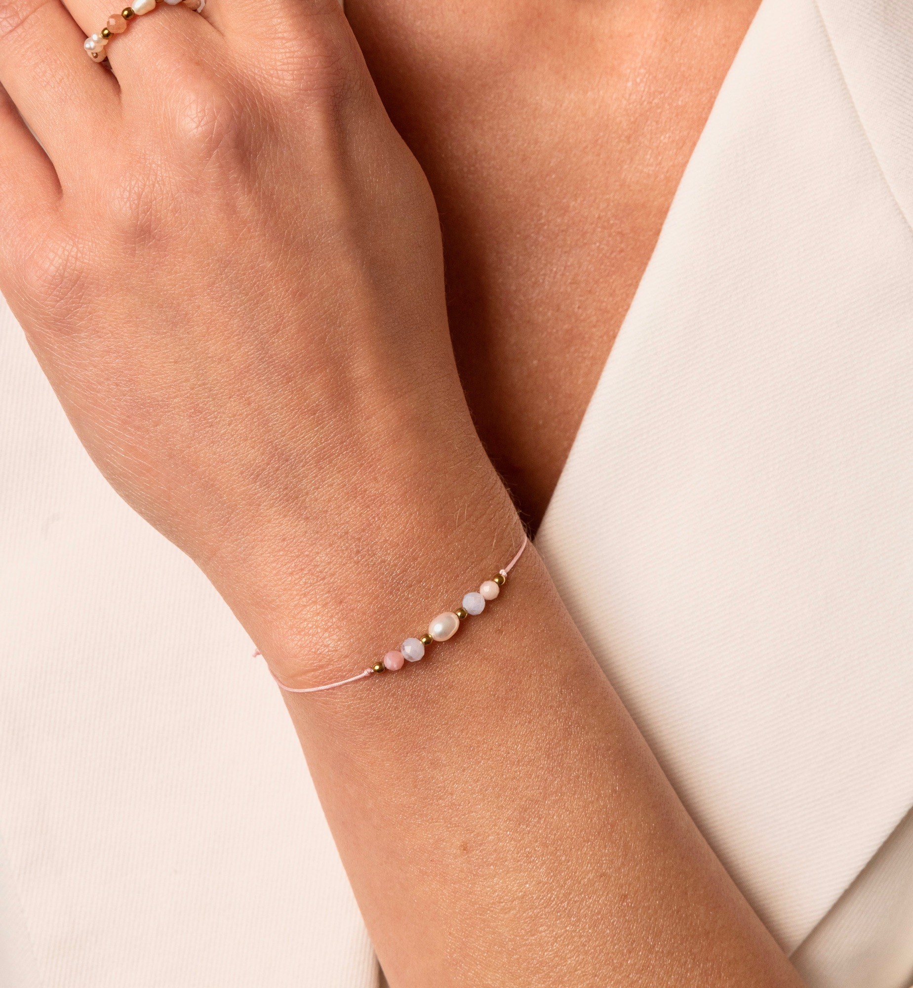 Bransoletka sznurkowa „Perełka i pastele” – Chalcedon, Opal peruwiański, Hematyt