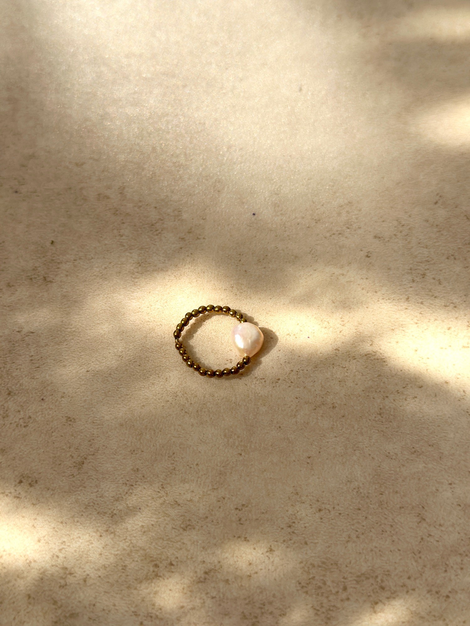 Pierścionek elastyczny „Pearl” – Hematyt, Perła słodkowodna