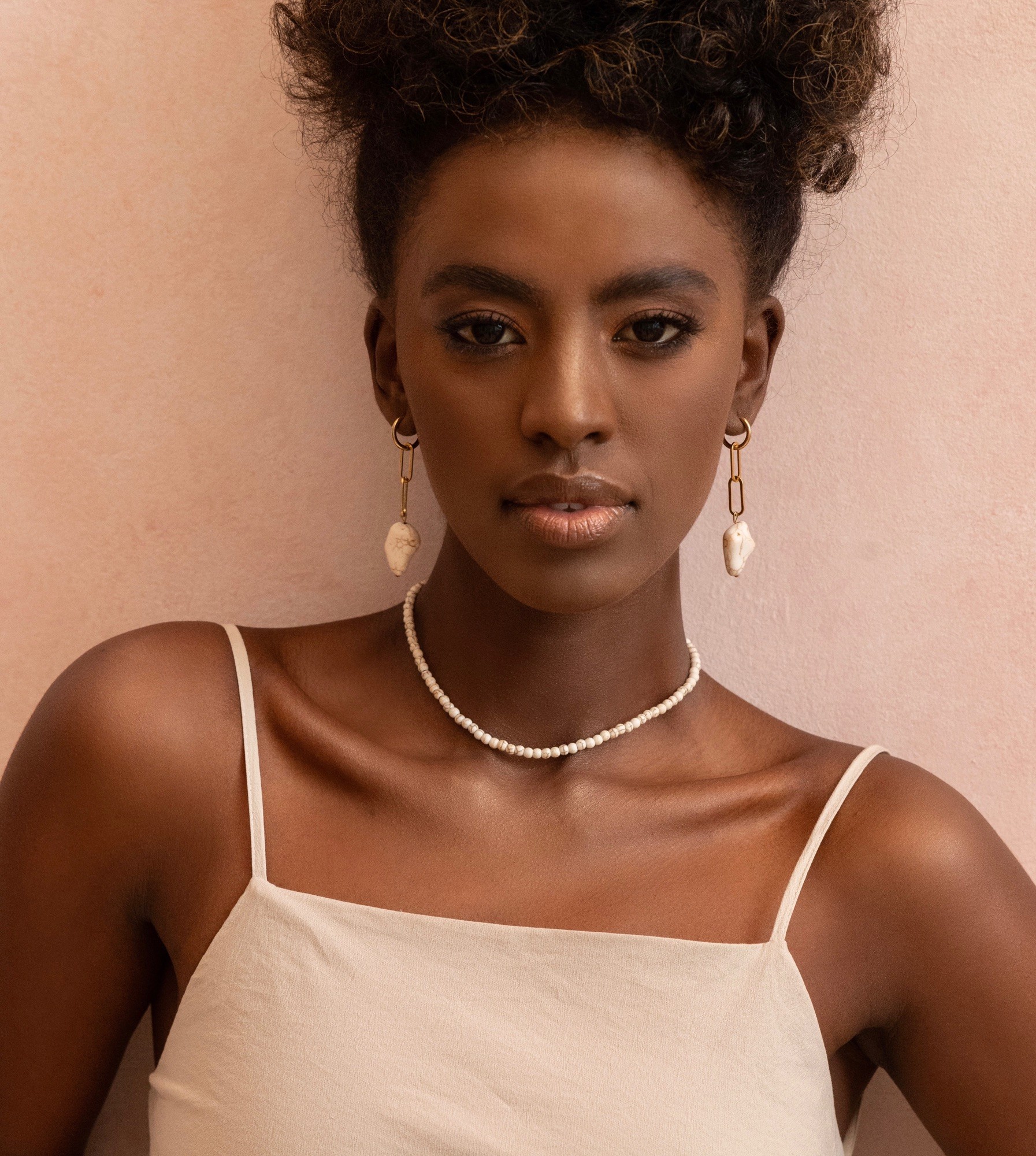 Naszyjnik typu choker „Kalifornia” – Howlit