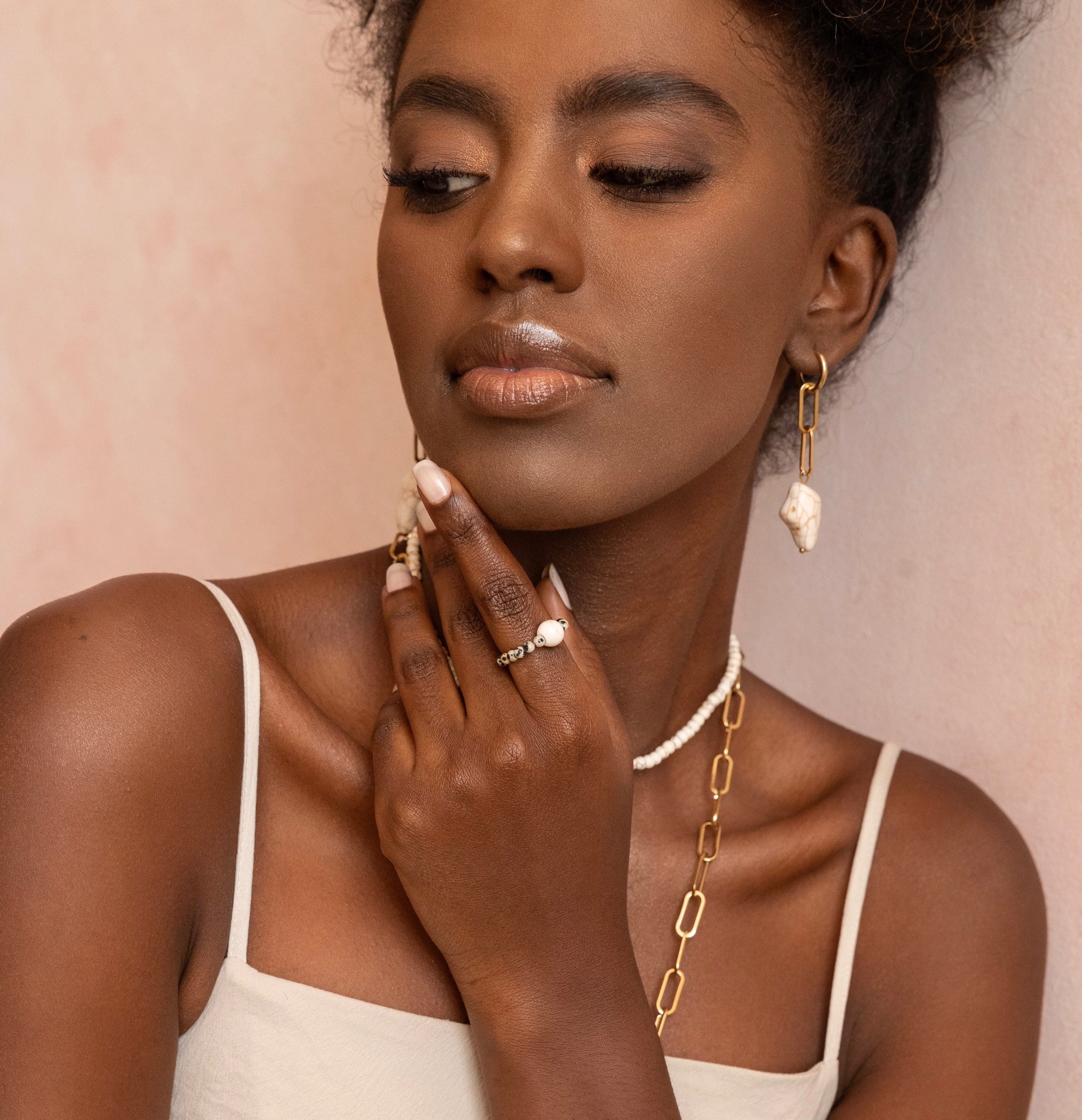 Kolczyki „Kalifornia” – Howlit – stal szlachetna pozłacana