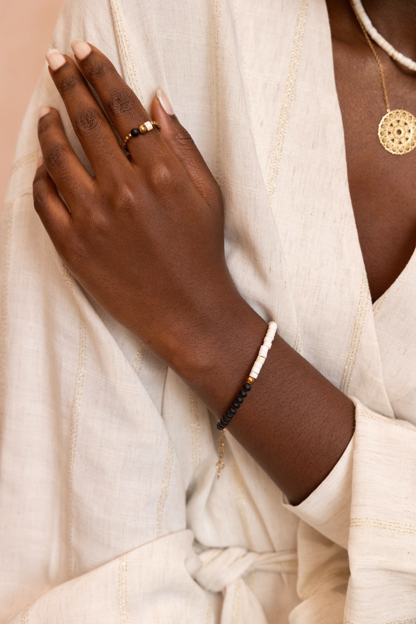 Pierścionek elastyczny „Nomade” – Hematyt, Howlit, Onyks