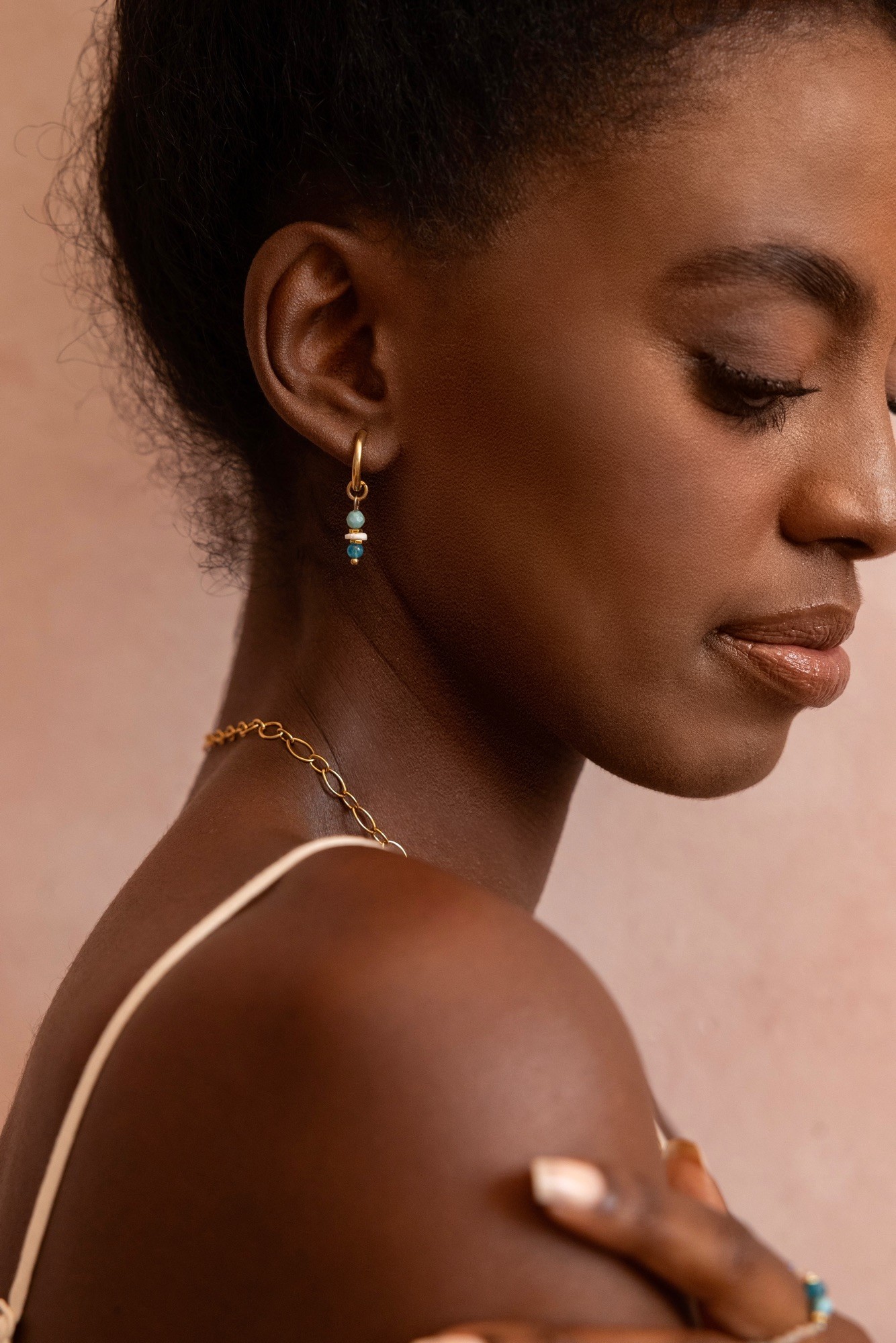 Kolczyki Zakyntos – Apatyt, Turkus, Muszla, Hematyt – stal szlachetna pozłacana