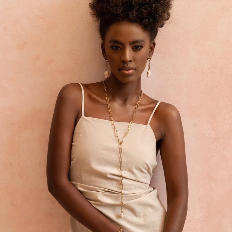 Długi naszyjnik "Kalifornia chain" - Howlit - stal szlachetna pozłacana