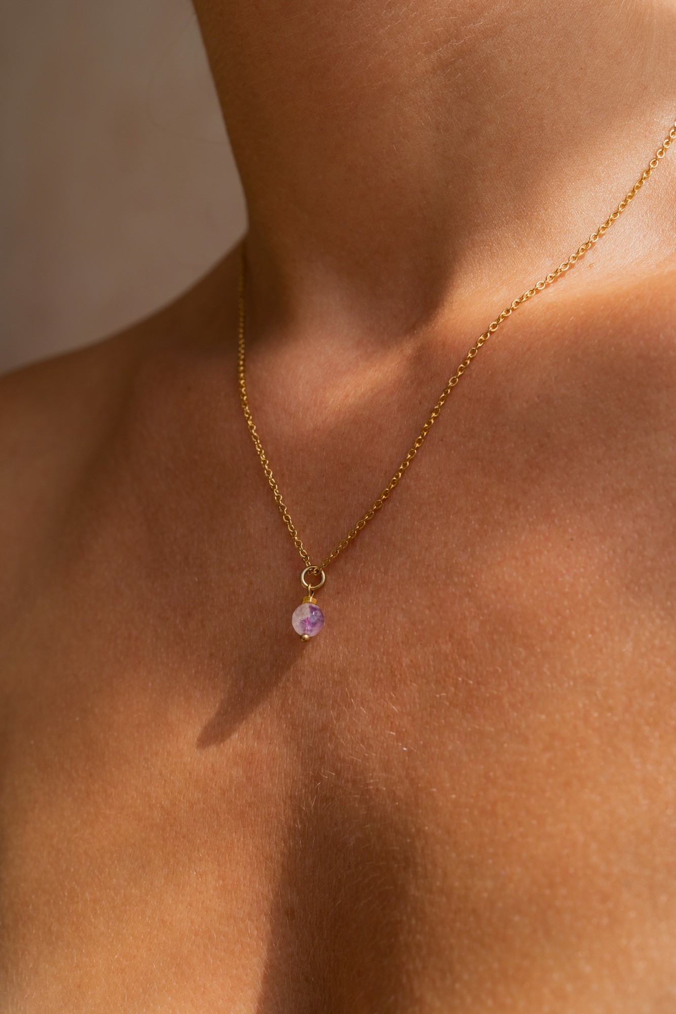 Naszyjnik zodiakalny – Ryby – Ametyst – stal szlachetna pozłacana