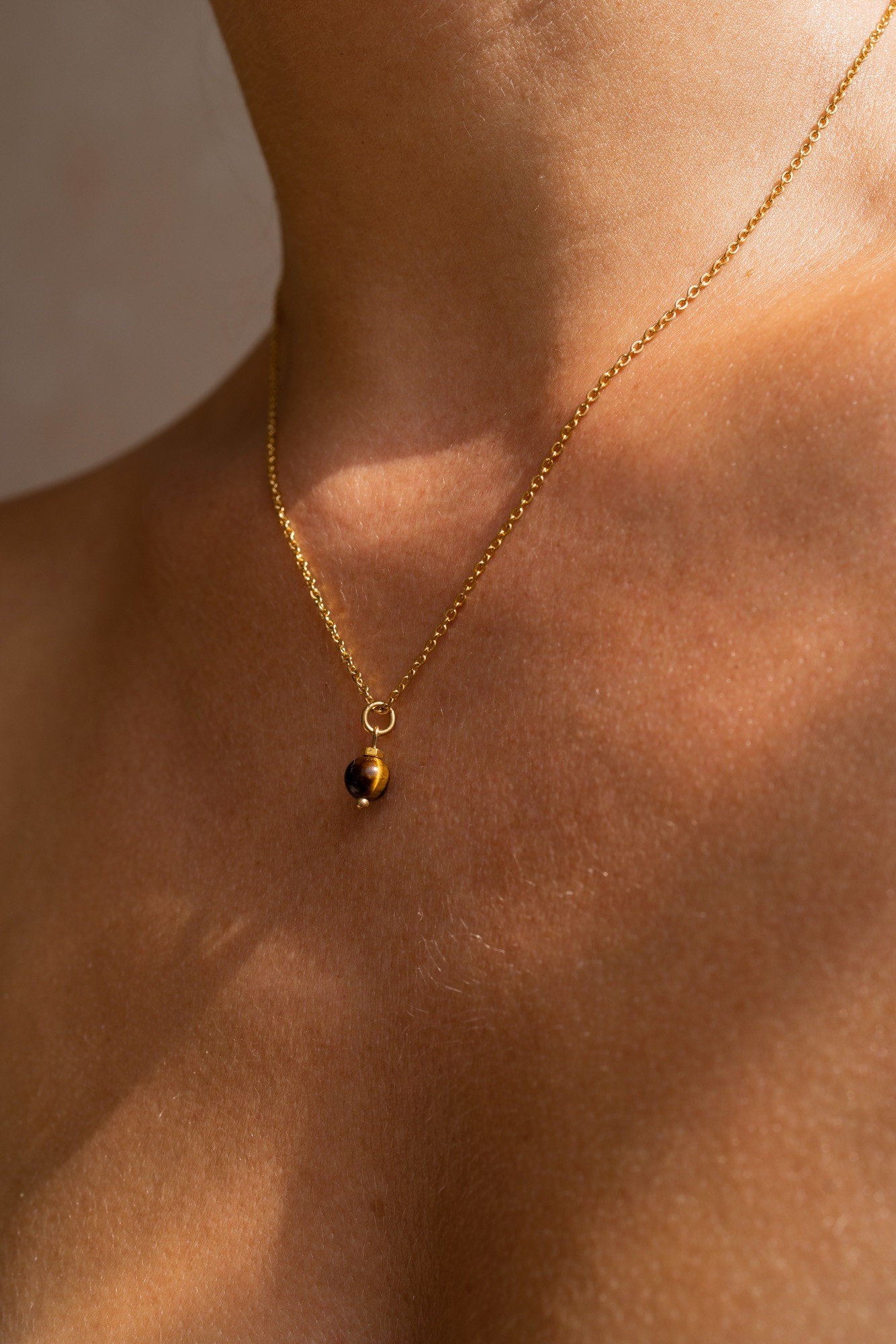 Naszyjnik zodiakalny – Lew – Tygrysie Oko – stal szlachetna pozłacana