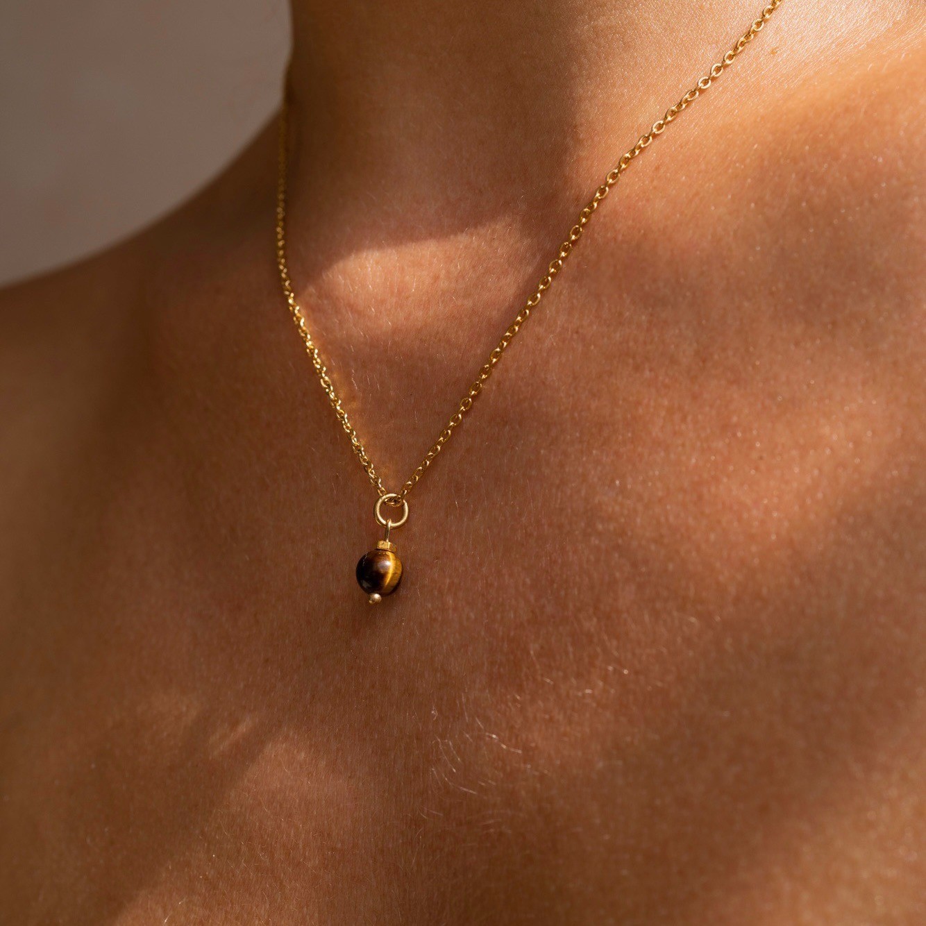 Naszyjnik zodiakalny – Lew – Tygrysie Oko – stal szlachetna pozłacana