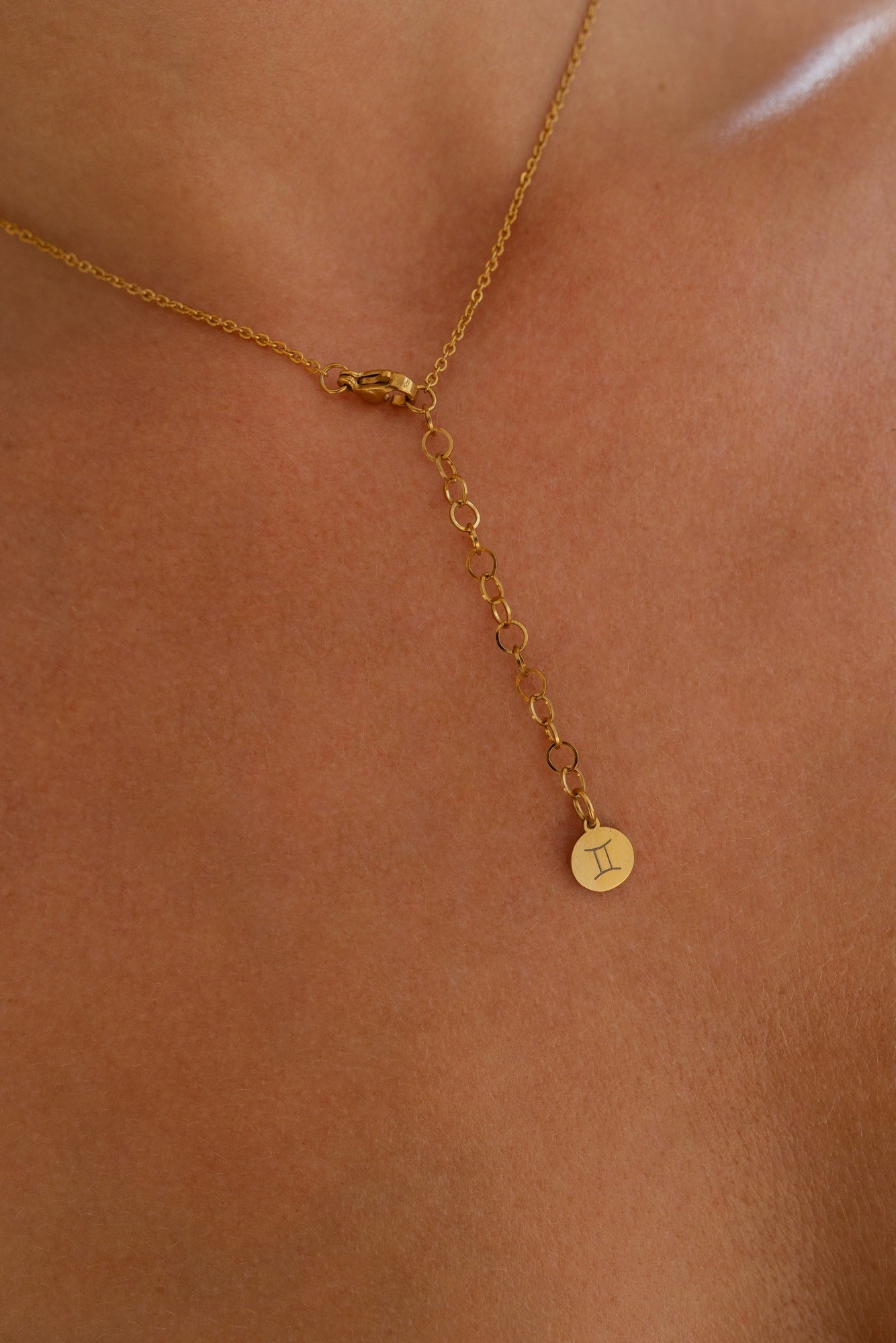 Naszyjnik zodiakalny – Ryby – Ametyst – stal szlachetna pozłacana