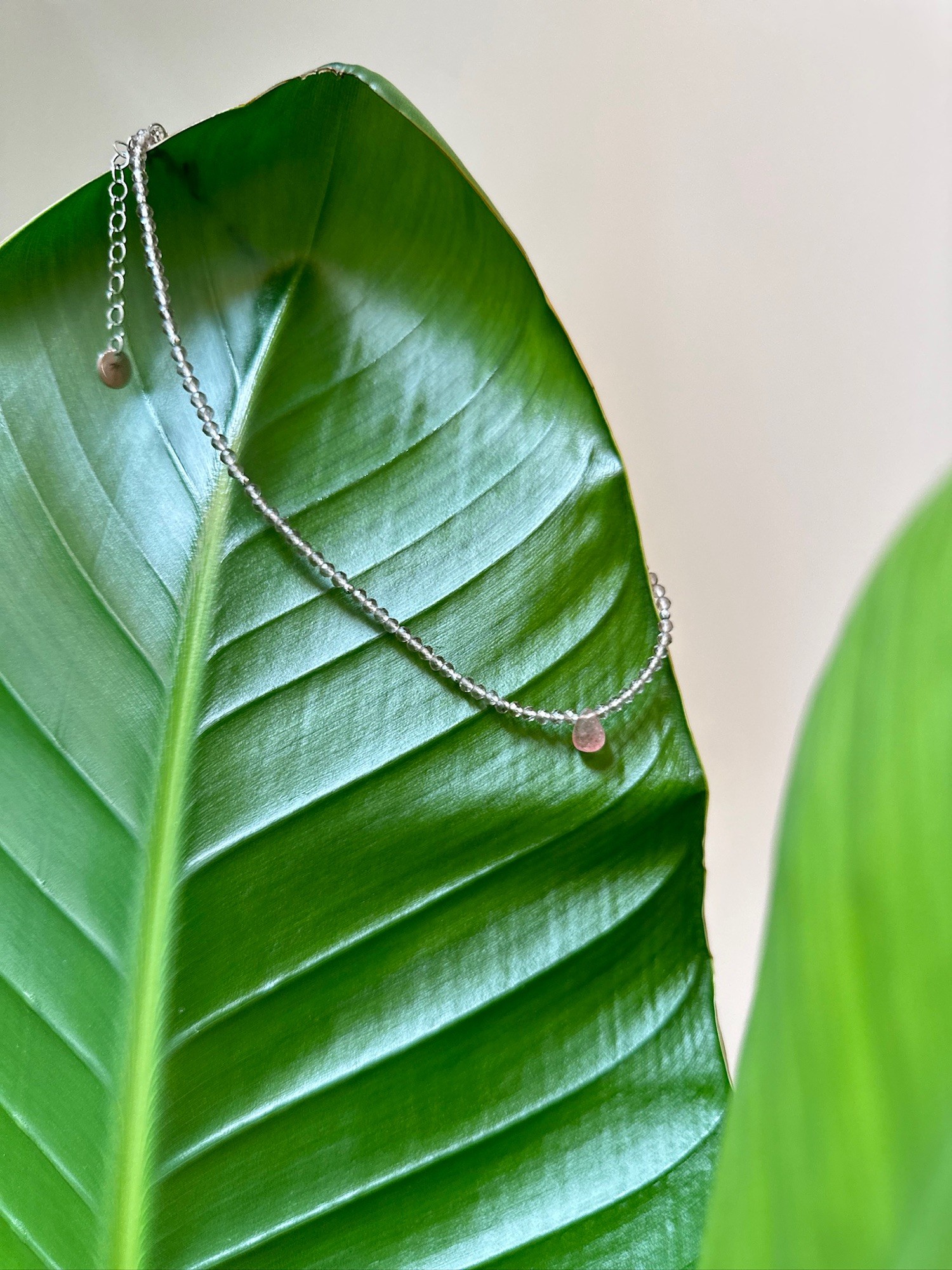 Naszyjnik typu choker „Quartz power” – Kwarc dymny, Kwarc truskawkowy