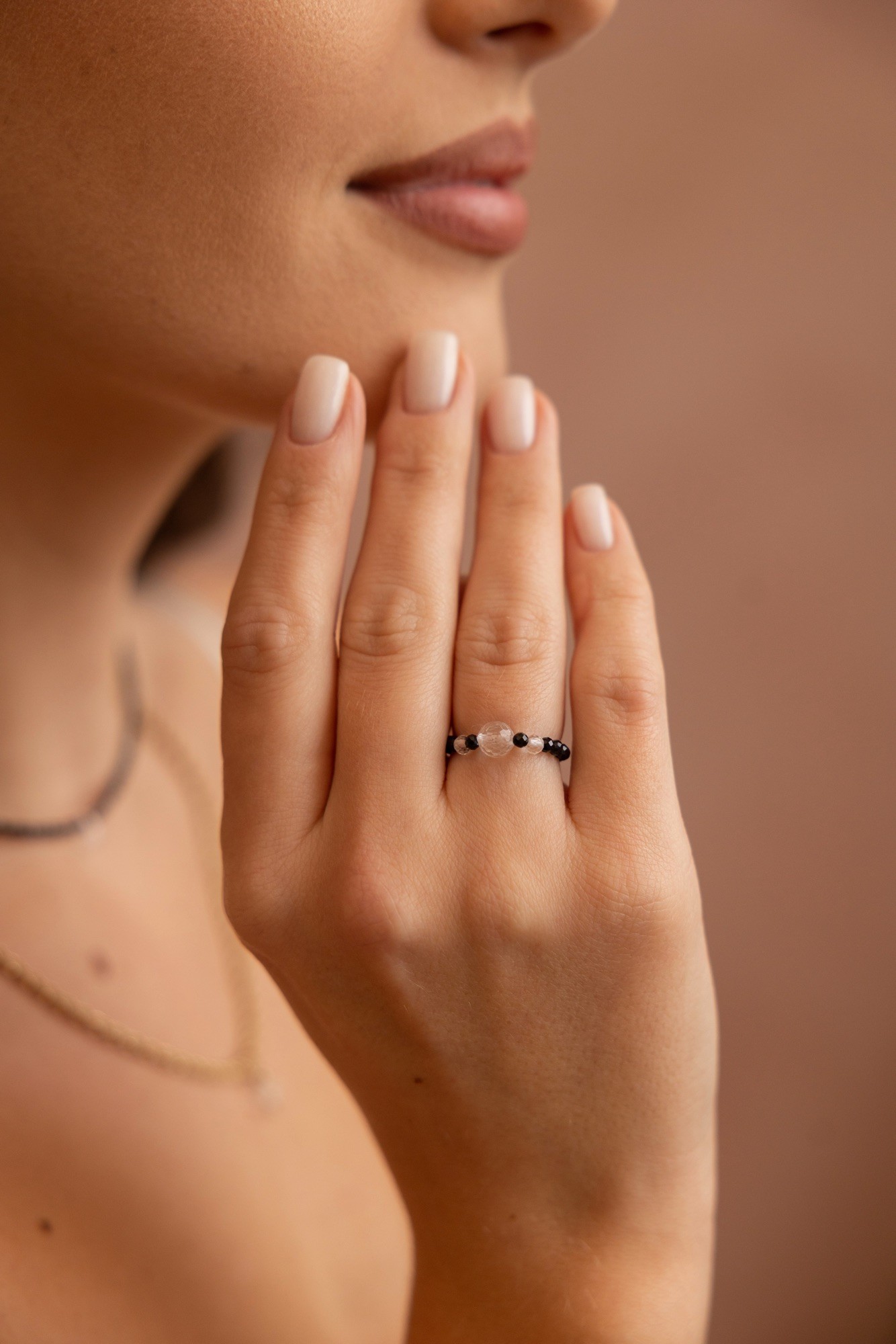 Pierścionek elastyczny „Black festive” – Kryształ górski, Turmalin czarny