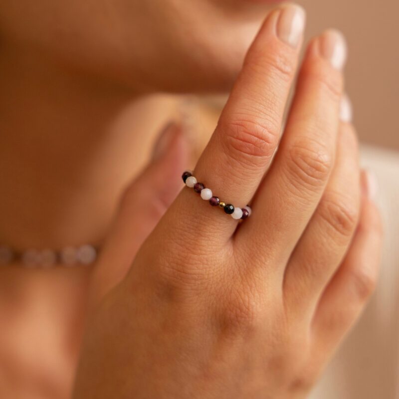 Pierścionek elastyczny "About you" - Opal peruwiański, Granat, Turmalin