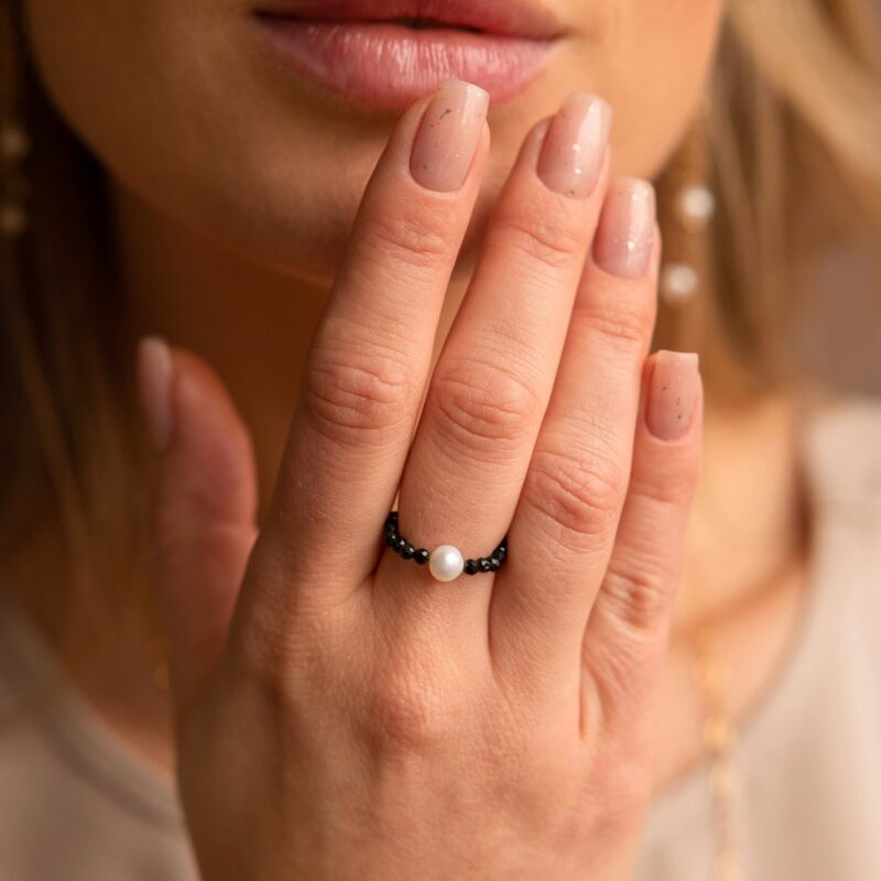 Pierścionek elastyczny Pearl drop - perła słodkowodna, Turmalin czarny