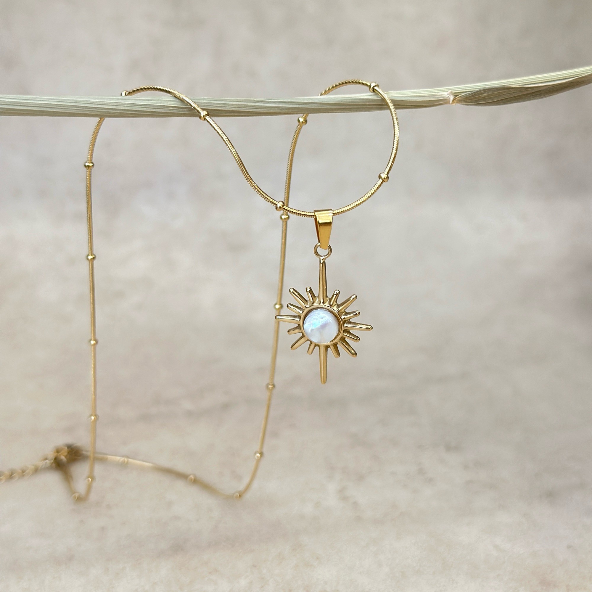 Naszyjnik z masą perłową Starlight pearl – stal szlachetna pozłacana