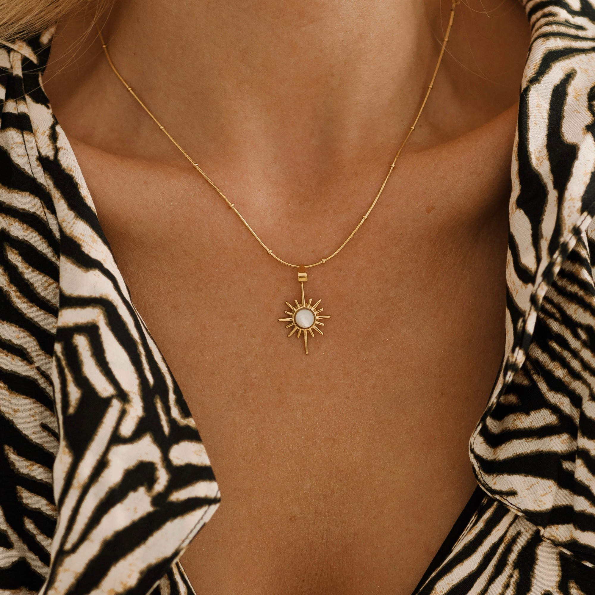 Naszyjnik z masą perłową Starlight pearl – stal szlachetna pozłacana