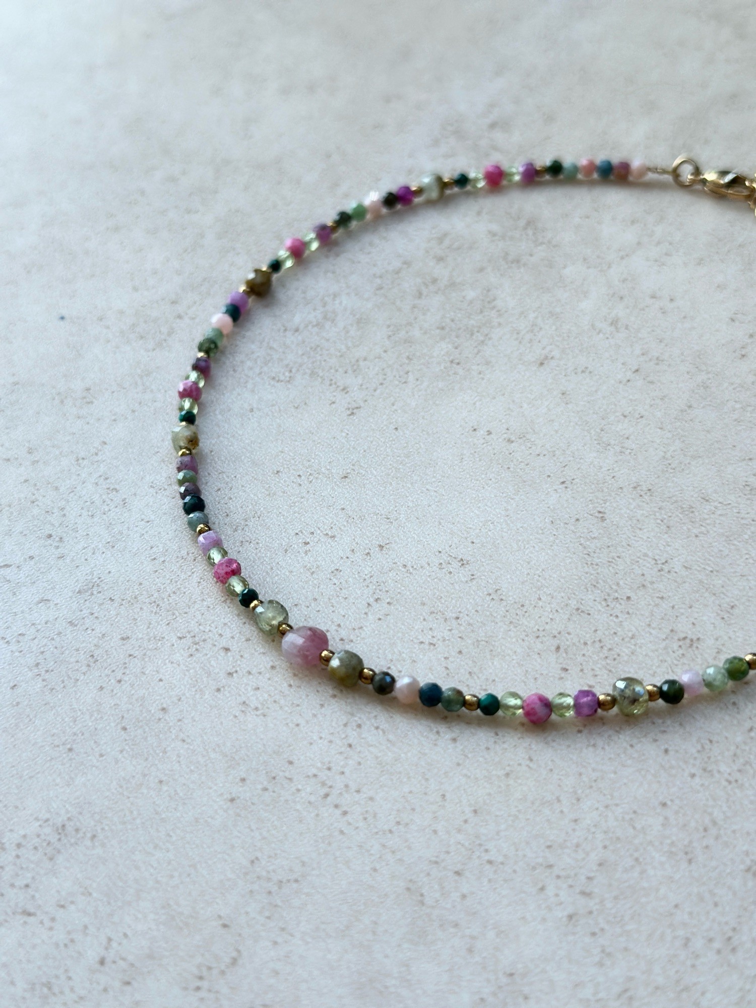 Naszyjnik typu choker „Spring time” – kamienie naturalne, stal szlachetna