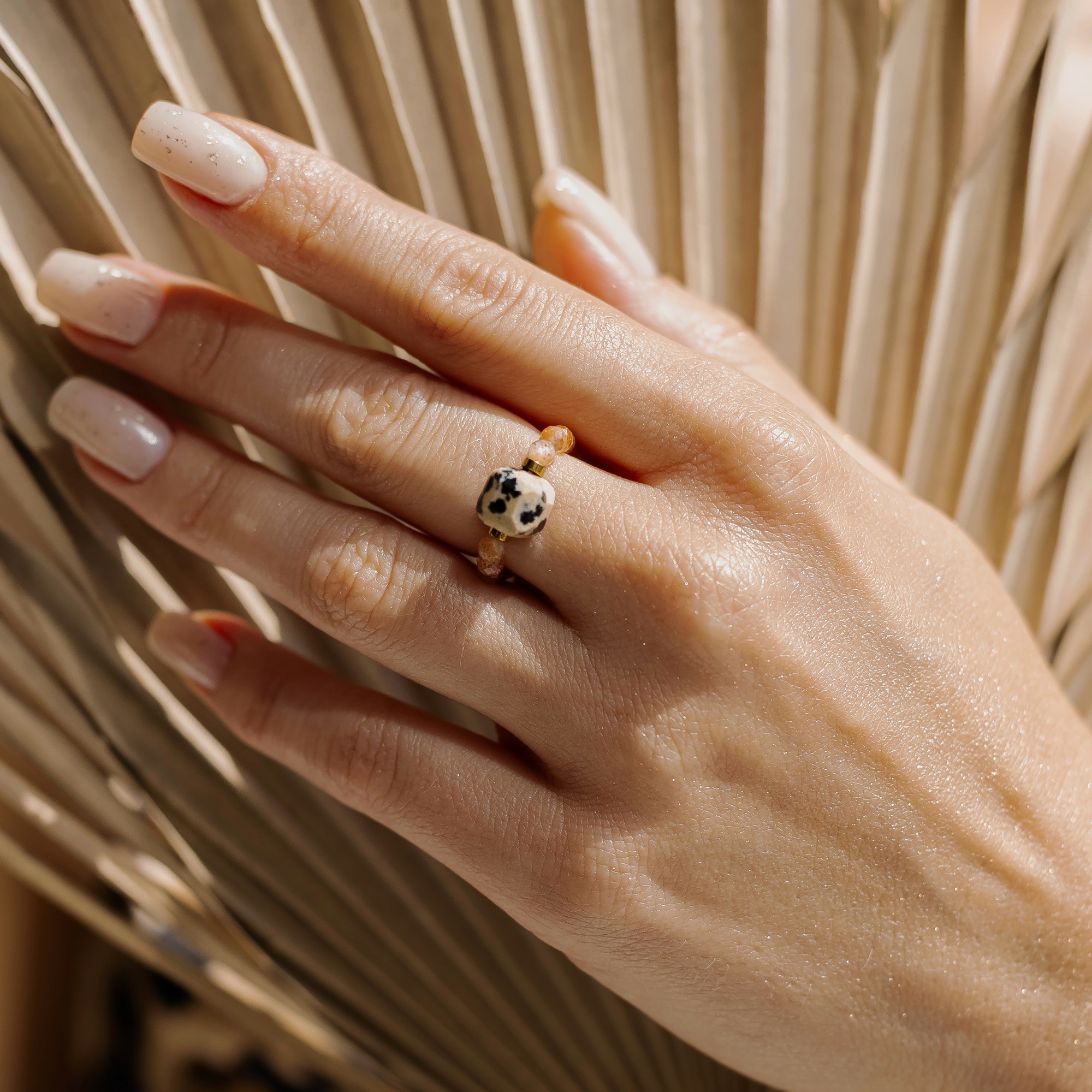 Pierścionek elastyczny „Hot wave” – Jaspis Dalmatyński, Hematyt