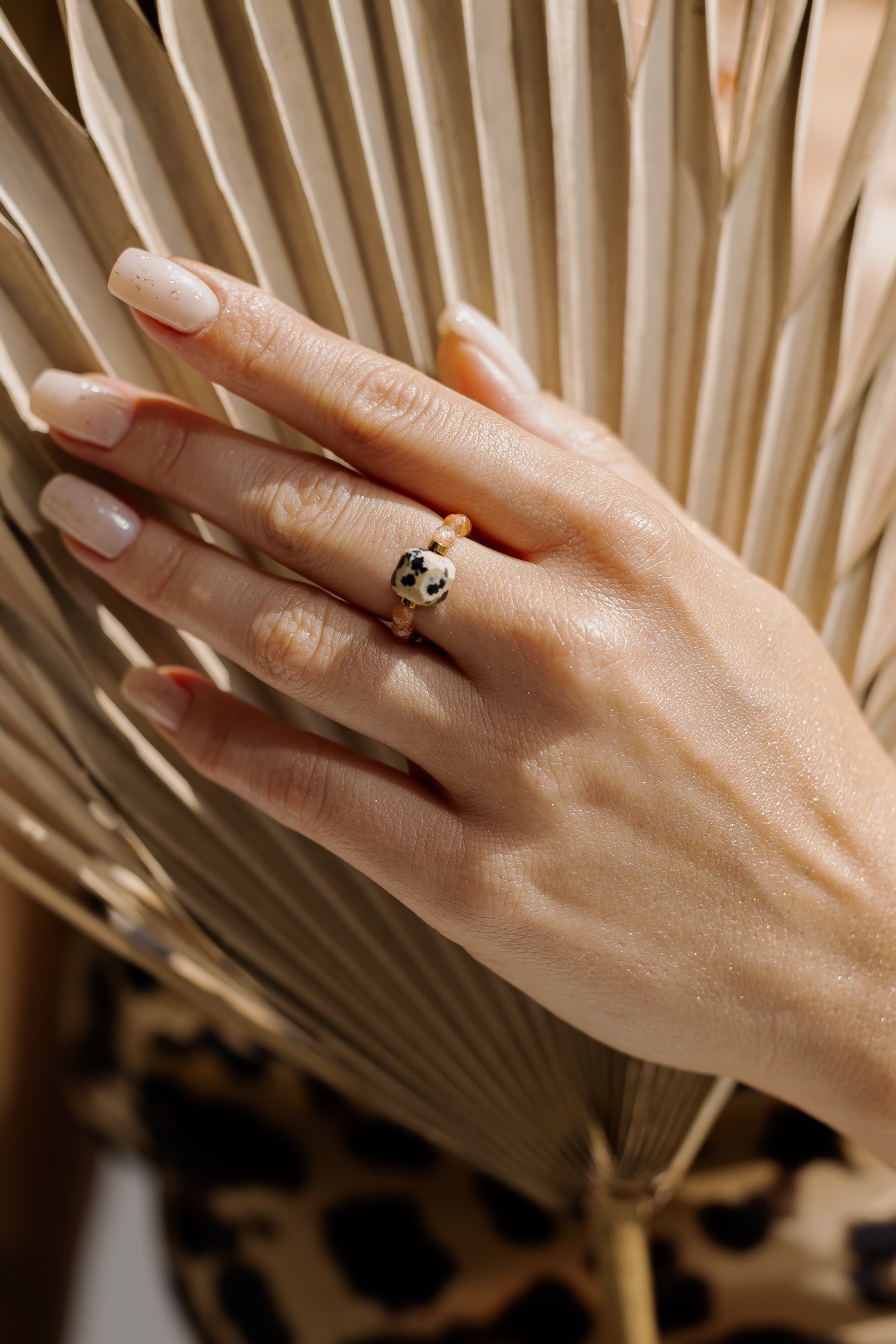 Pierścionek elastyczny „Hot wave” – Jaspis Dalmatyński, Hematyt