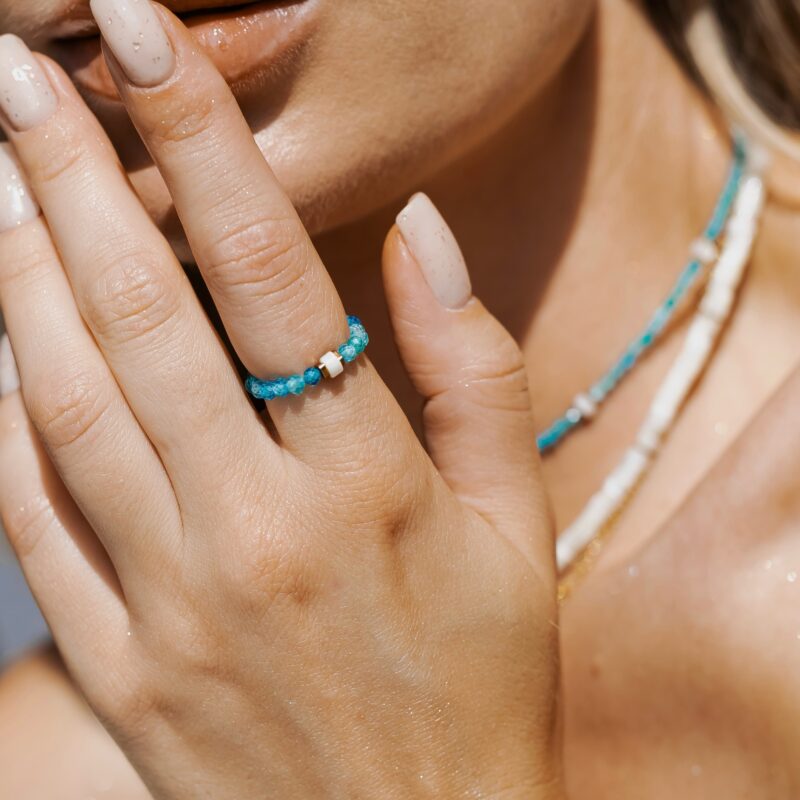 Pierścionek elastyczny "Sea glow" - cyrkonia, masa perłowa