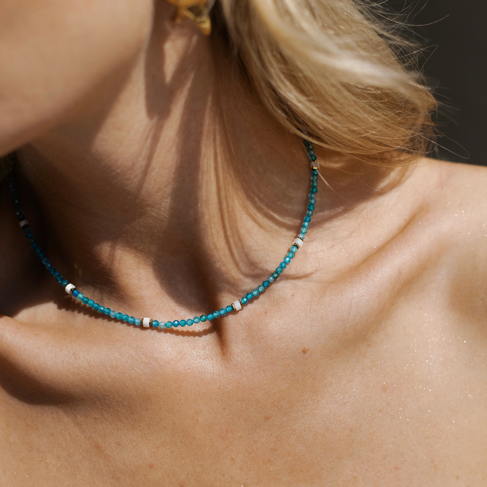 Naszyjnik „Sea glow” – Naszyjnik z cyrkonii z masą perłową