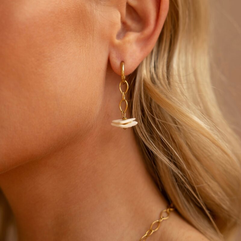 Kolczyki wiszące "Shell chain" - kolczyki z muszlą