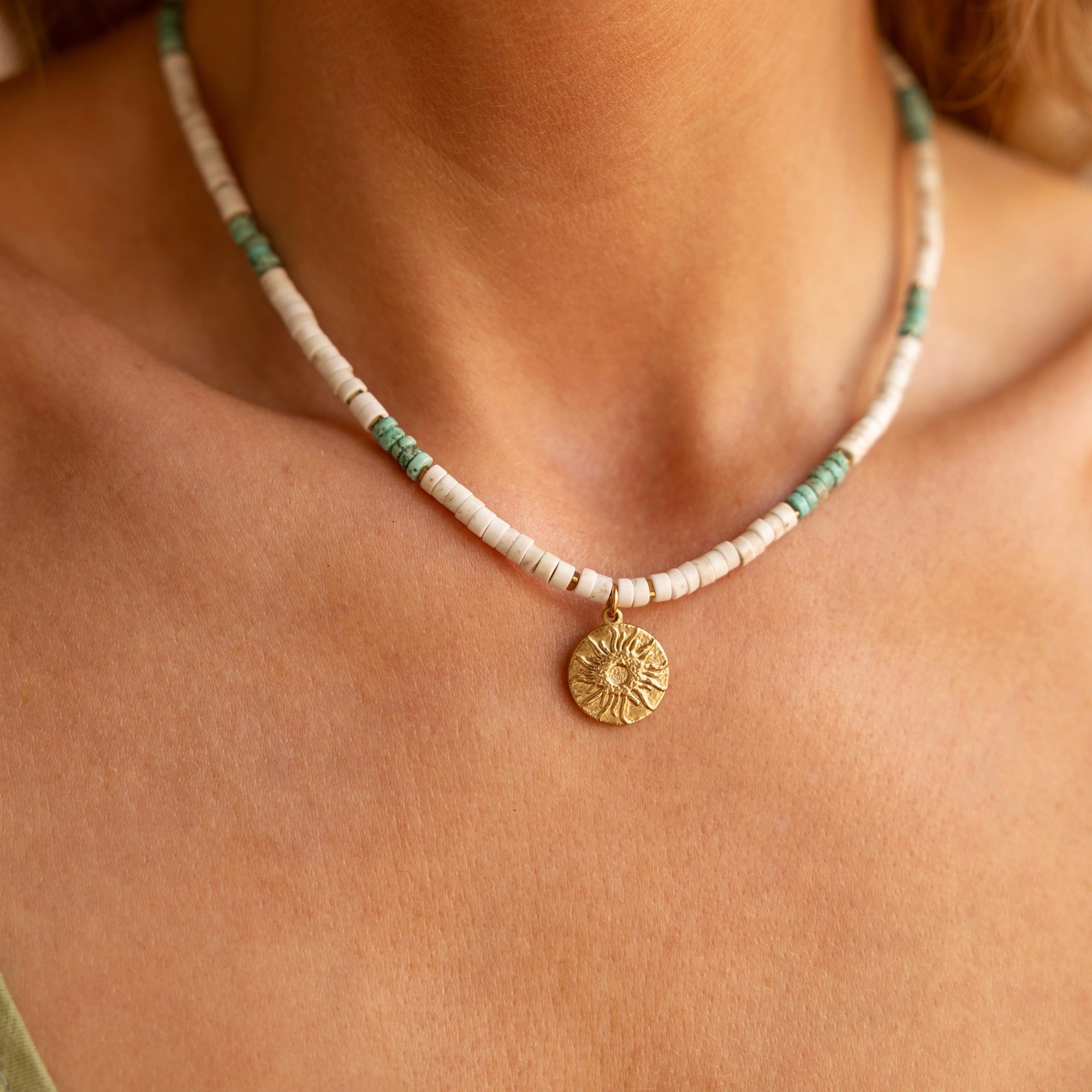 Naszyjnik „Sun Moon Howlite” – naszyjnik z przywieszką, Howlit, Turkus, Hematyt