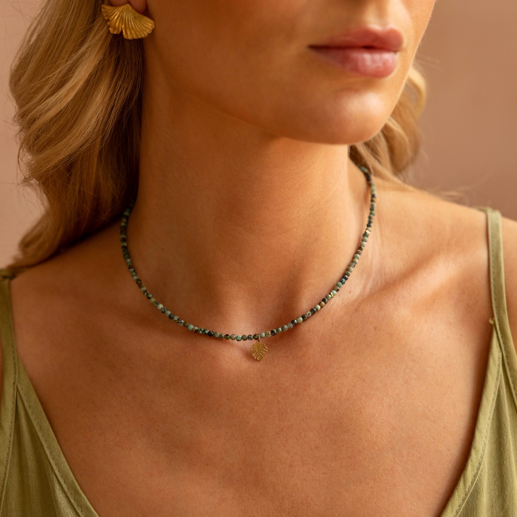 Naszyjnik typu choker „African monstera” – Turkus afrykański