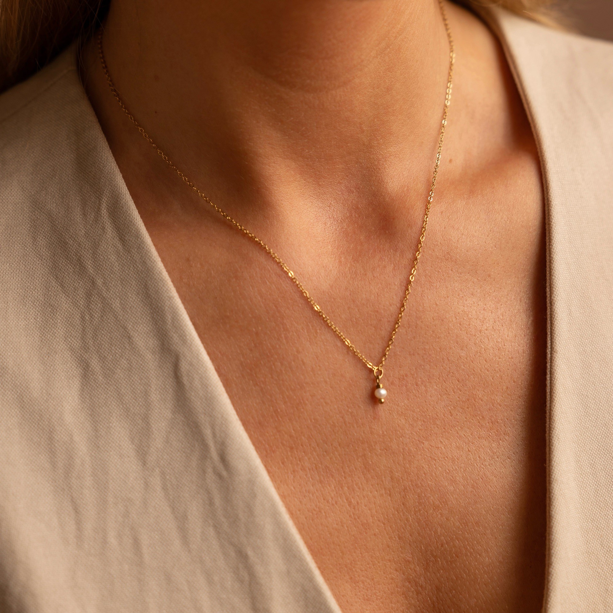 Łańuszek z wiszącą perełką „Minimal Pearl ” – perła słodkowodna