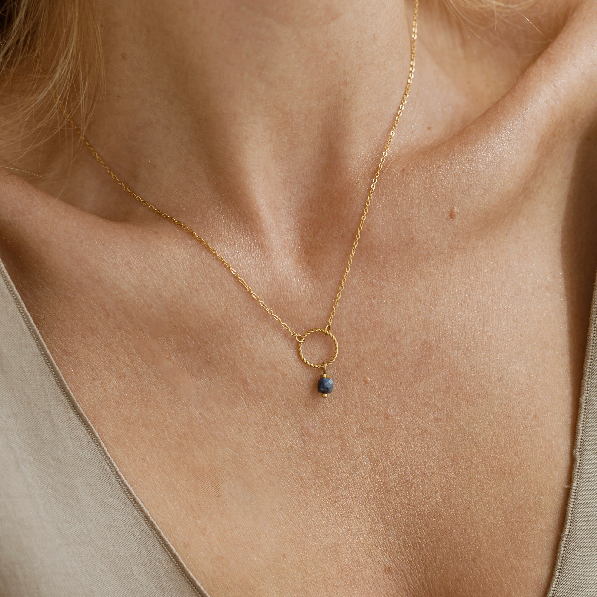 Naszyjnik Infinity – Szafir, stal szlachetna pozłacana