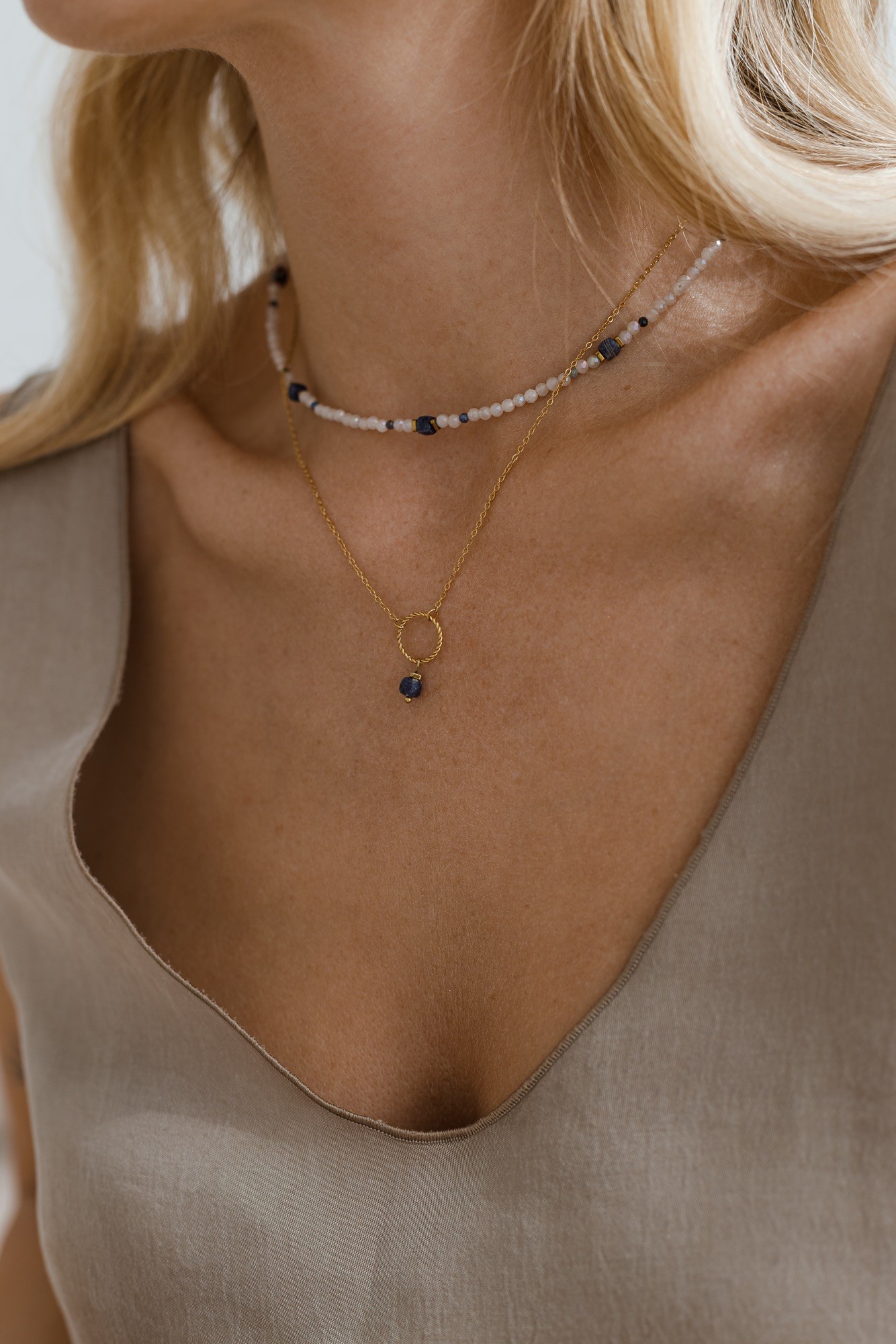 Naszyjnik Infinity – Szafir, stal szlachetna pozłacana