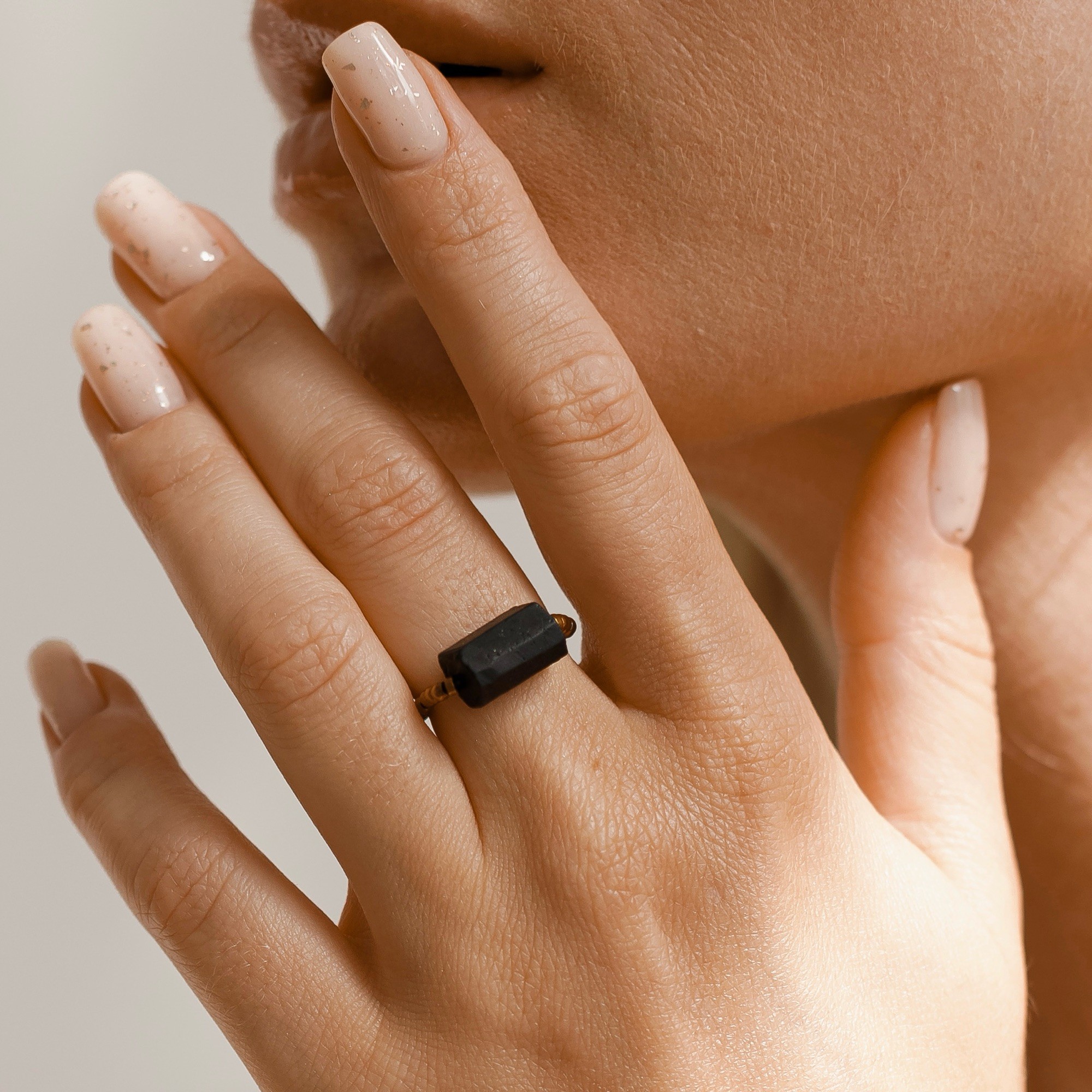 Pierścionek elastyczny Black energy – Turmalin czarny