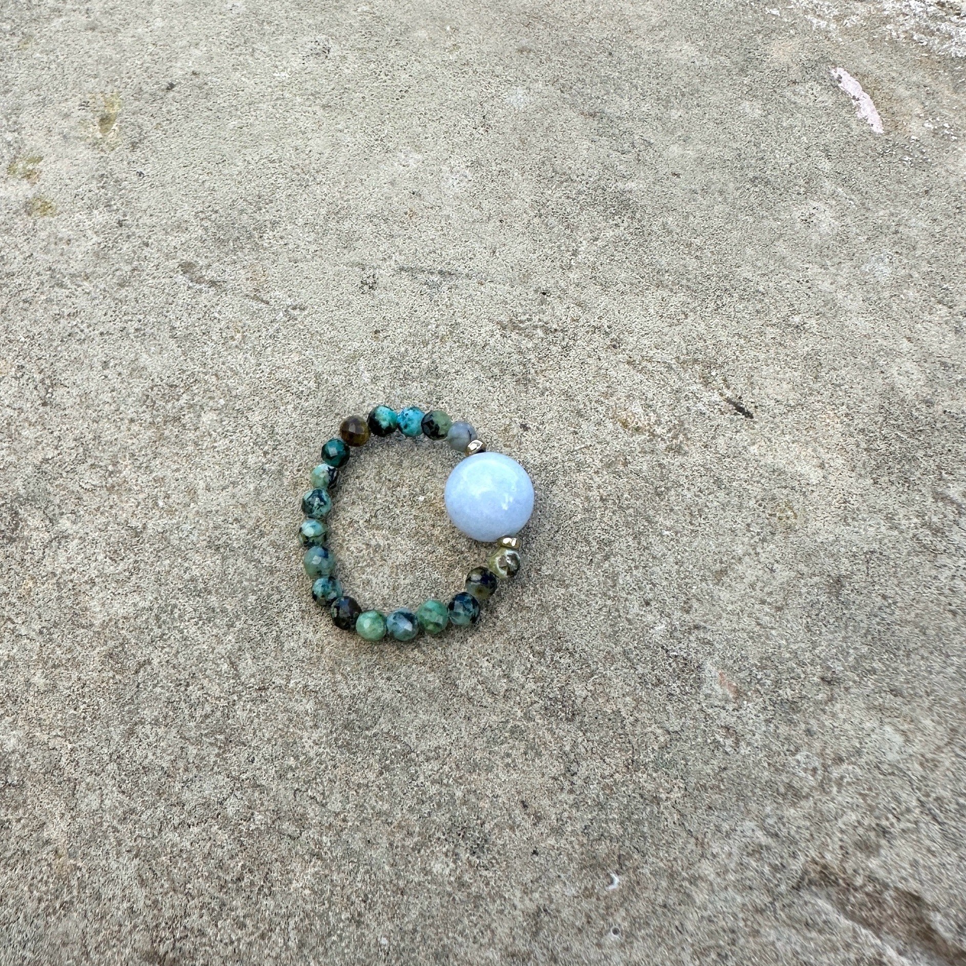 Pierścionek elastyczny Malta vibe – Turkus afrykański, Akwamaryn, Hematyt