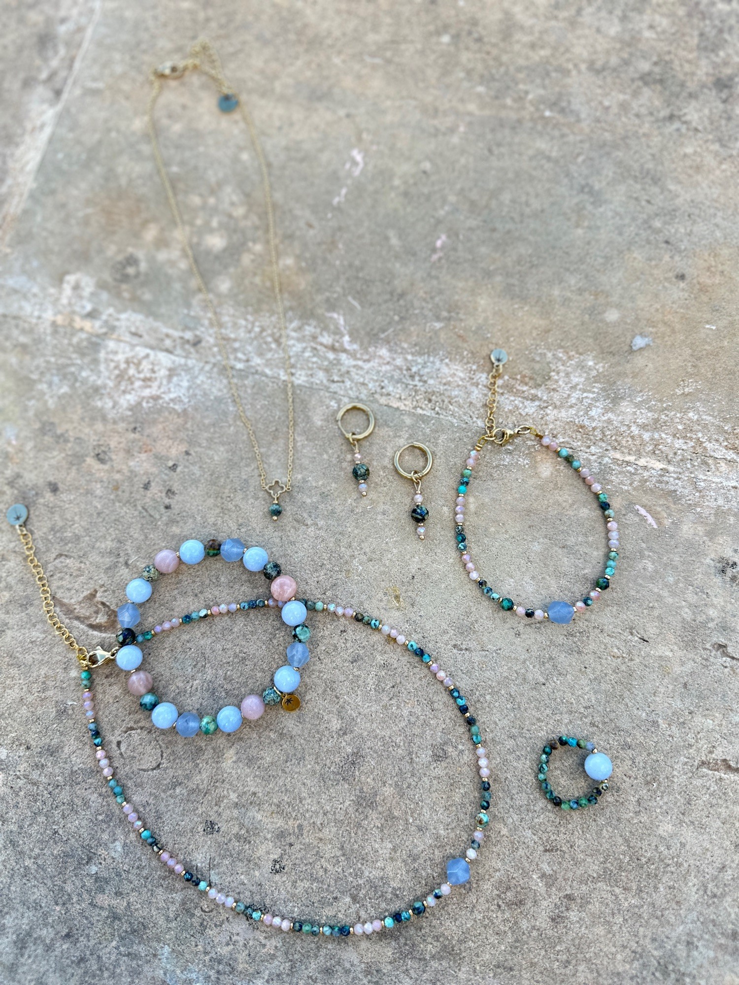 Pierścionek elastyczny Malta vibe – Turkus afrykański, Akwamaryn, Hematyt