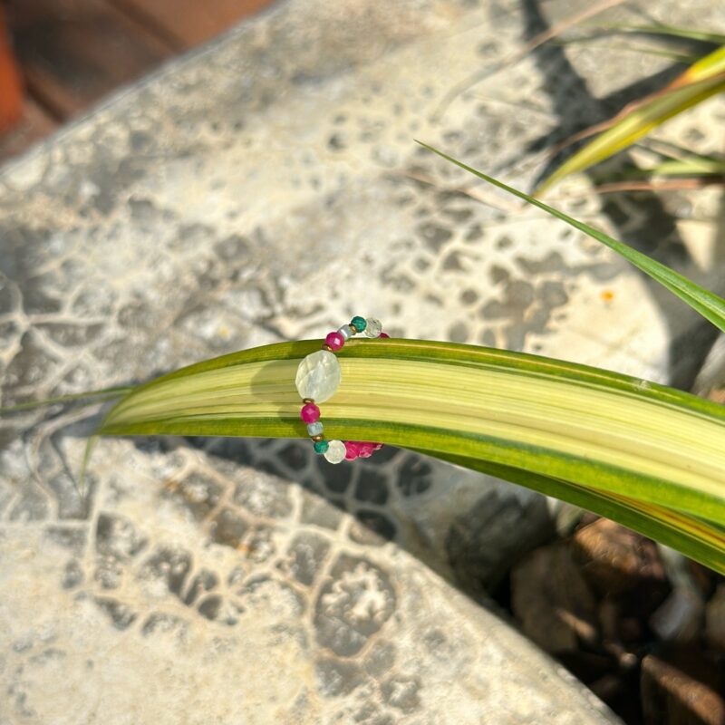 Pierścionek elastyczny "Thai vibe"- Szmaragd, Rubin, Malachit, Prehnit