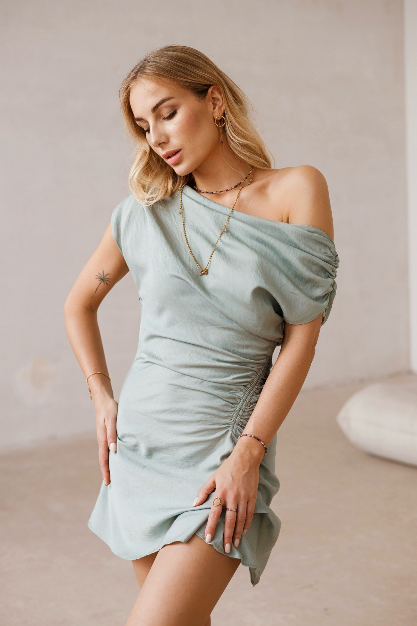 Naszyjnik Vitality long – kamień słoneczny, kamień księżycowy, pozłacana stal szlachetna