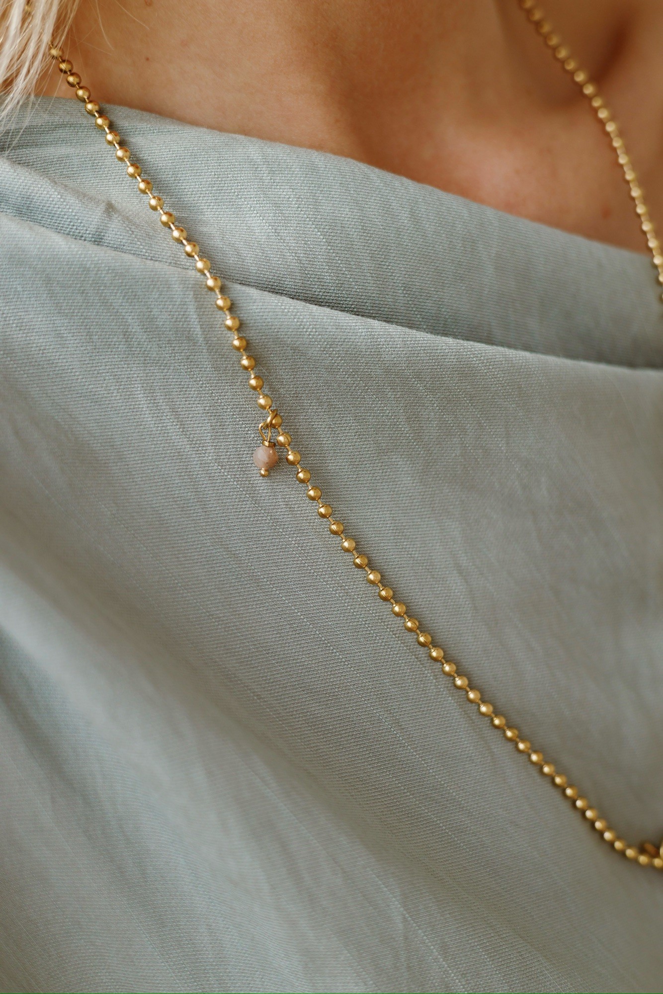 Naszyjnik Vitality long – kamień słoneczny, kamień księżycowy, pozłacana stal szlachetna