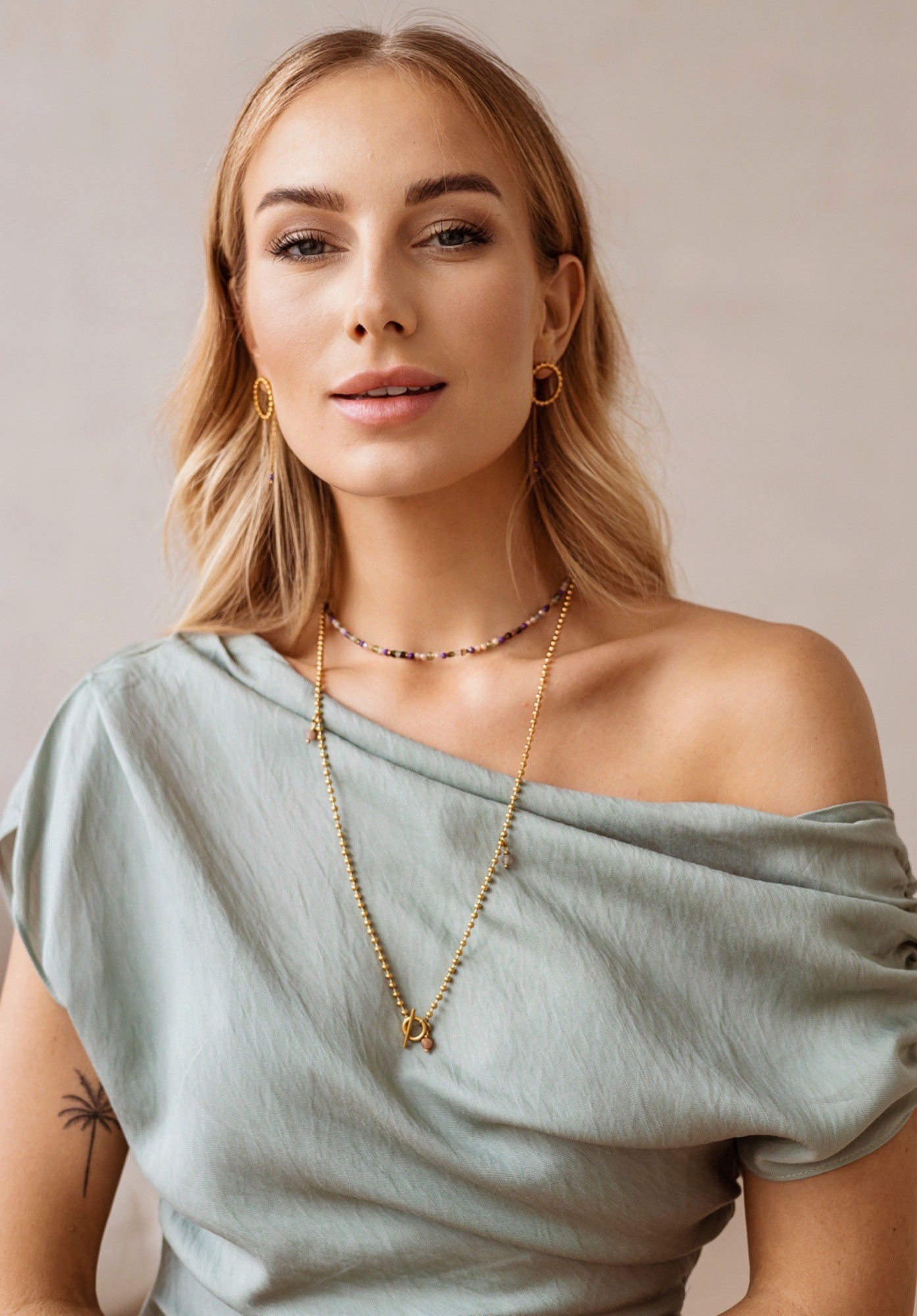 Naszyjnik Vitality long – kamień słoneczny, kamień księżycowy, pozłacana stal szlachetna