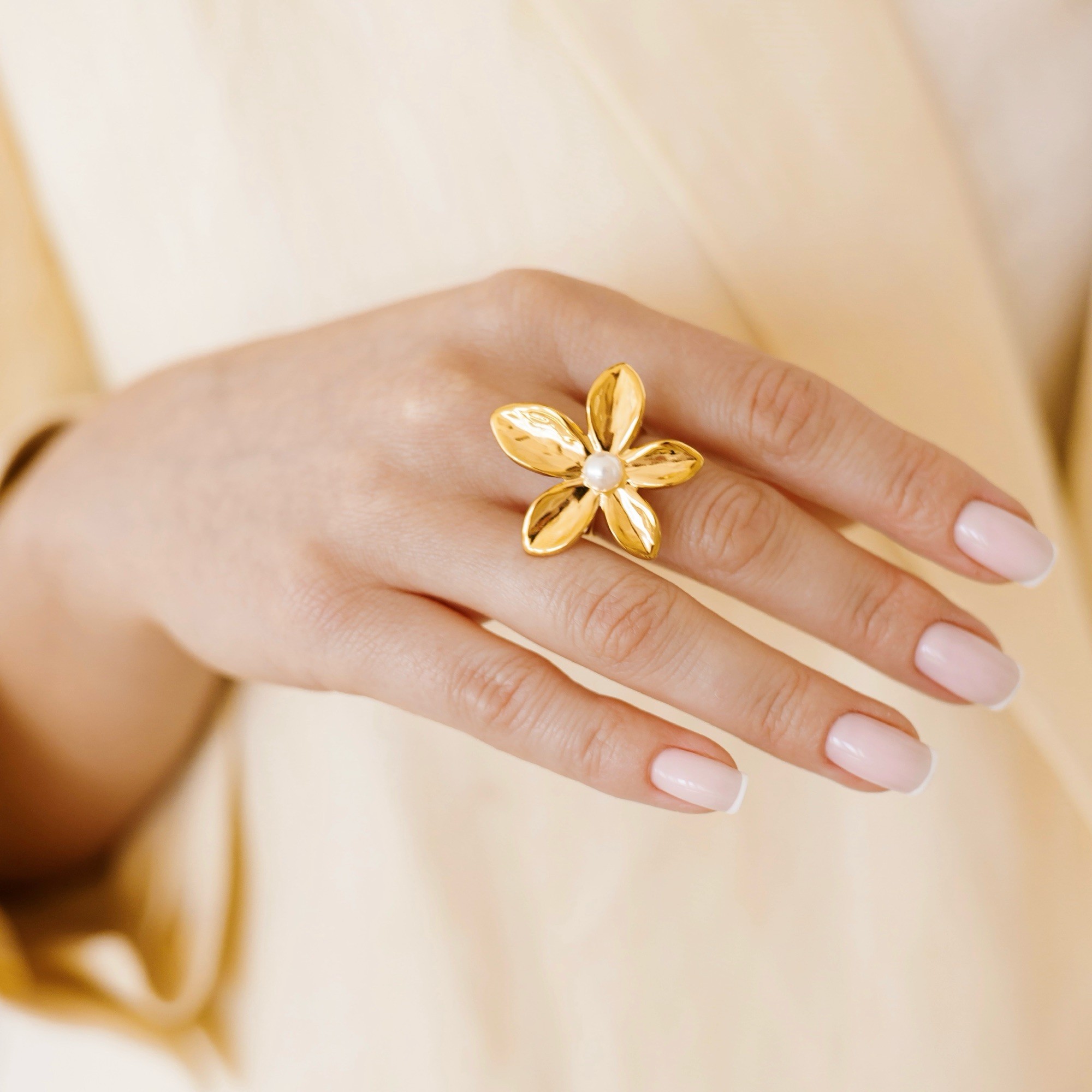 Pierścionek Flower pearl – stal szlachetna, perła słodkowodna