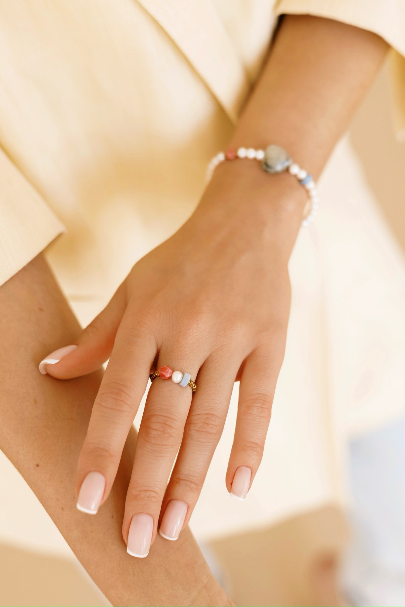 Pierścionek elastyczny Sweet Mama – Perła słodkowodna, Opal niebieski, Jadeit, Hematyt