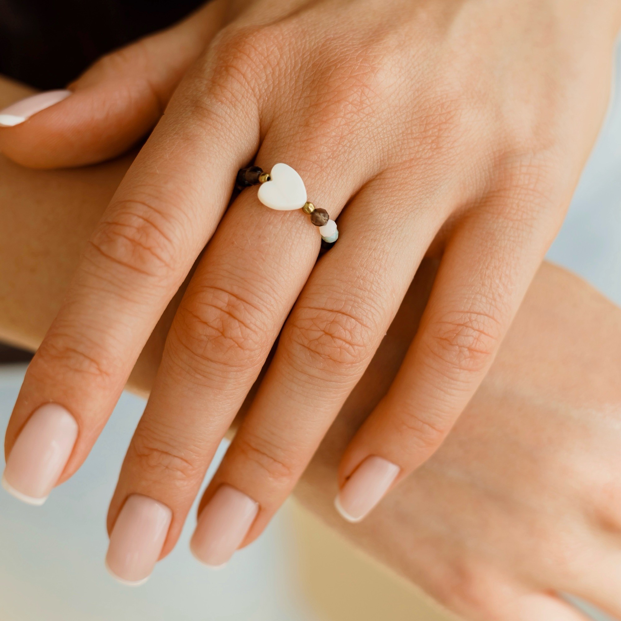 Pierścionek elastyczny Sugar heart – Larimar, Kwarc dymny, masa perłowa, Opal peruwiański