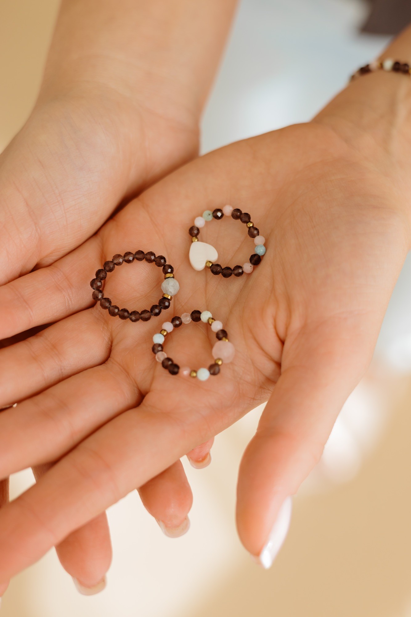 Pierścionek elastyczny Sugar heart – Larimar, Kwarc dymny, masa perłowa, Opal peruwiański