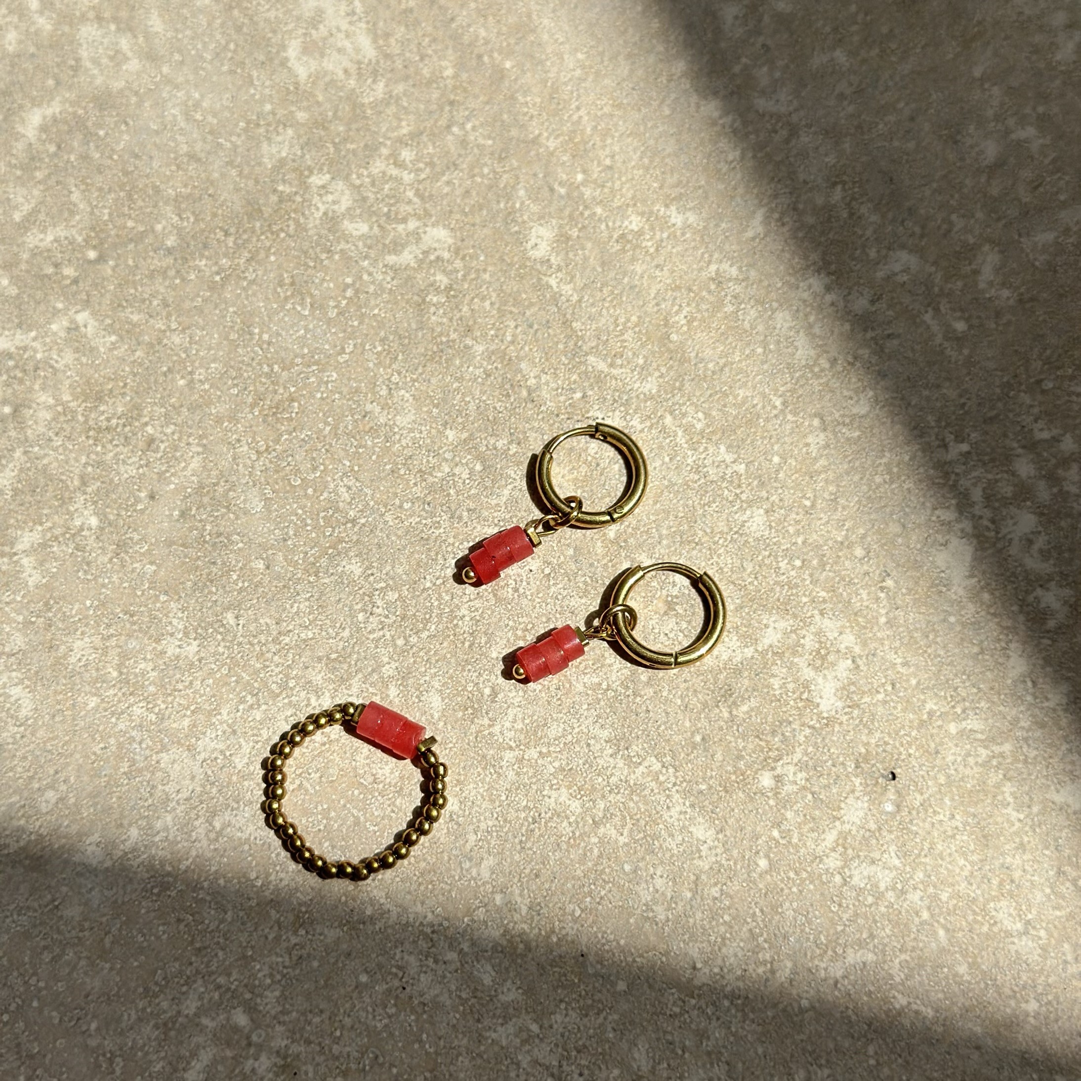 Pierścionek elastyczny Coral – Hematyt, Jadeit