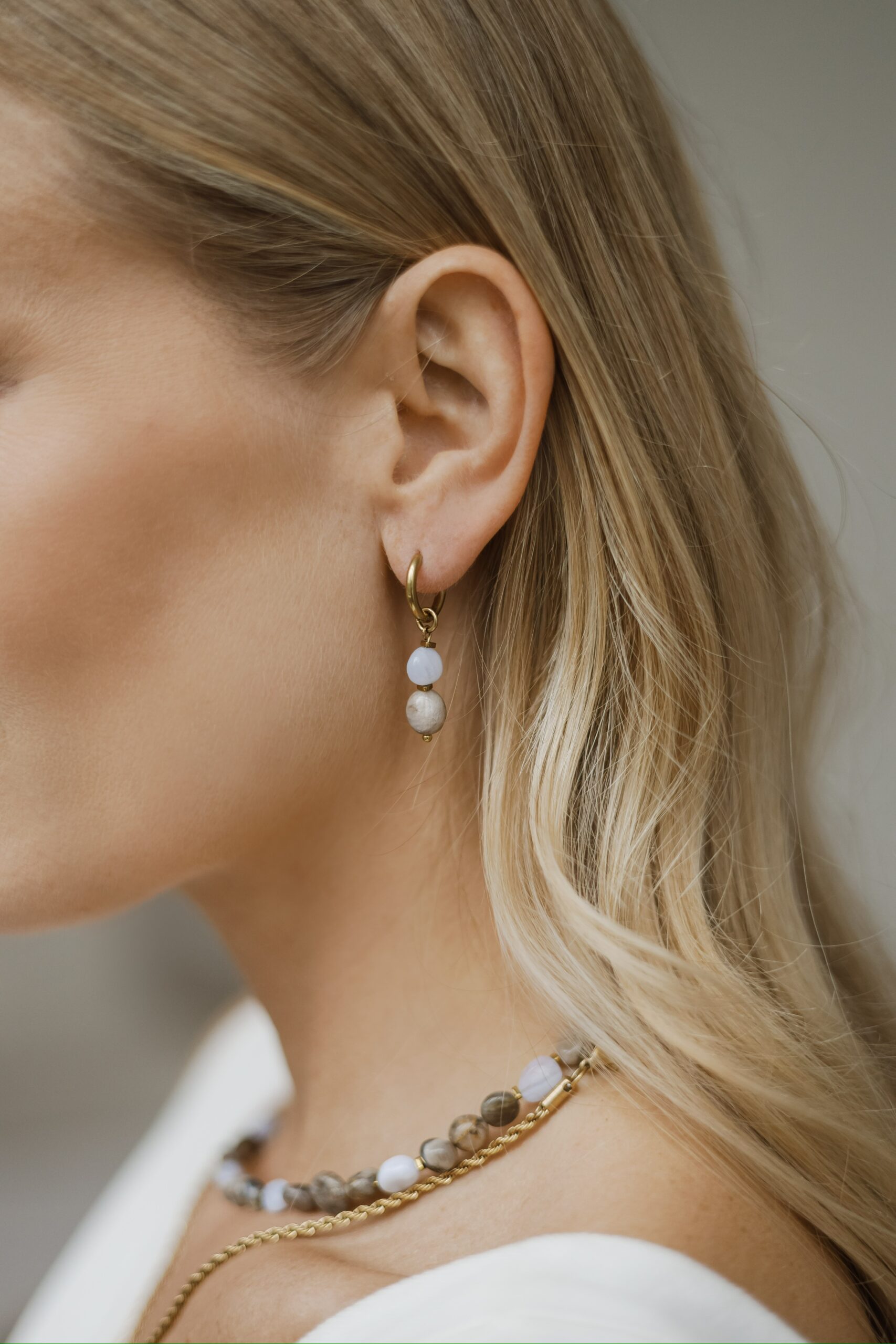 Kolczyki ze stali szlachetnej z naturalnym kamieniem – Blue pastel