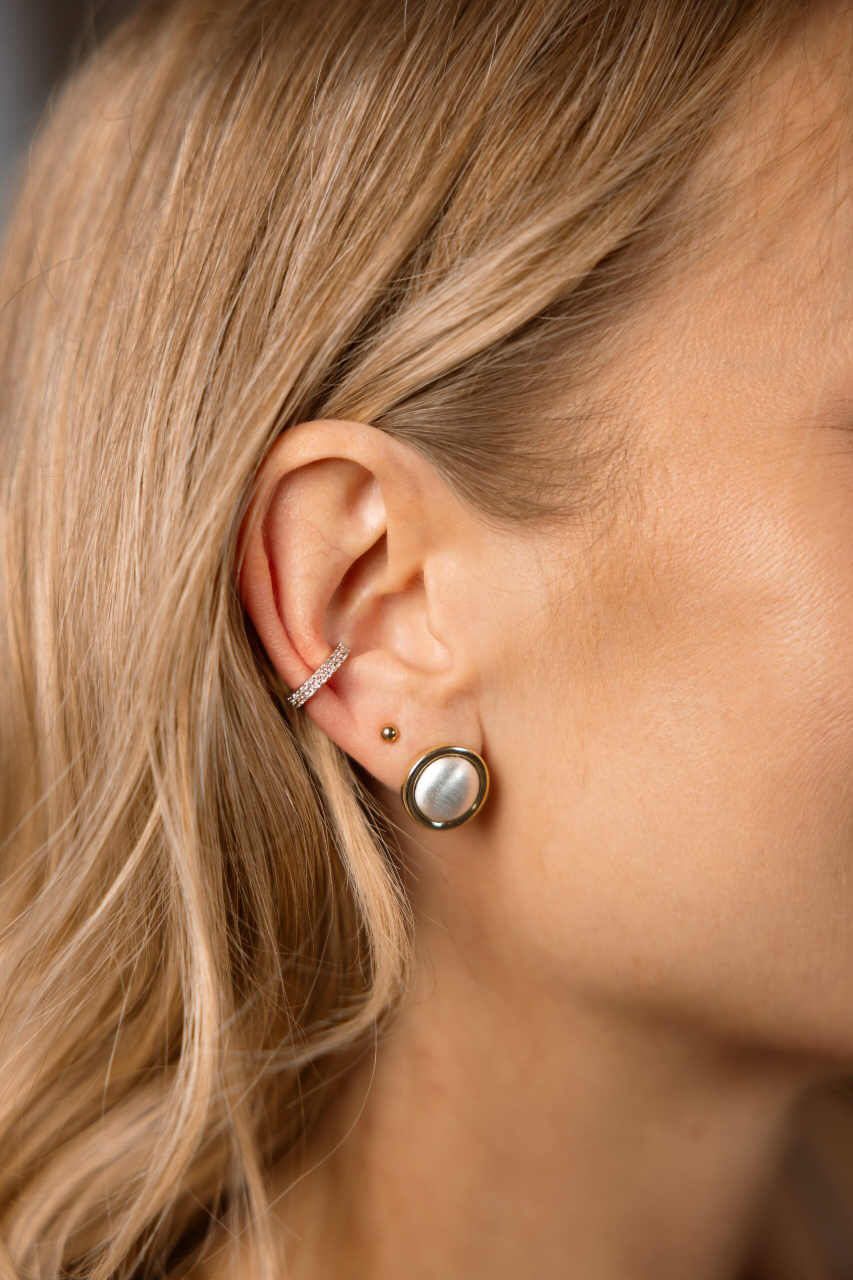 Nausznica Blush – cyrkonia, stal szlachetna pozłacana