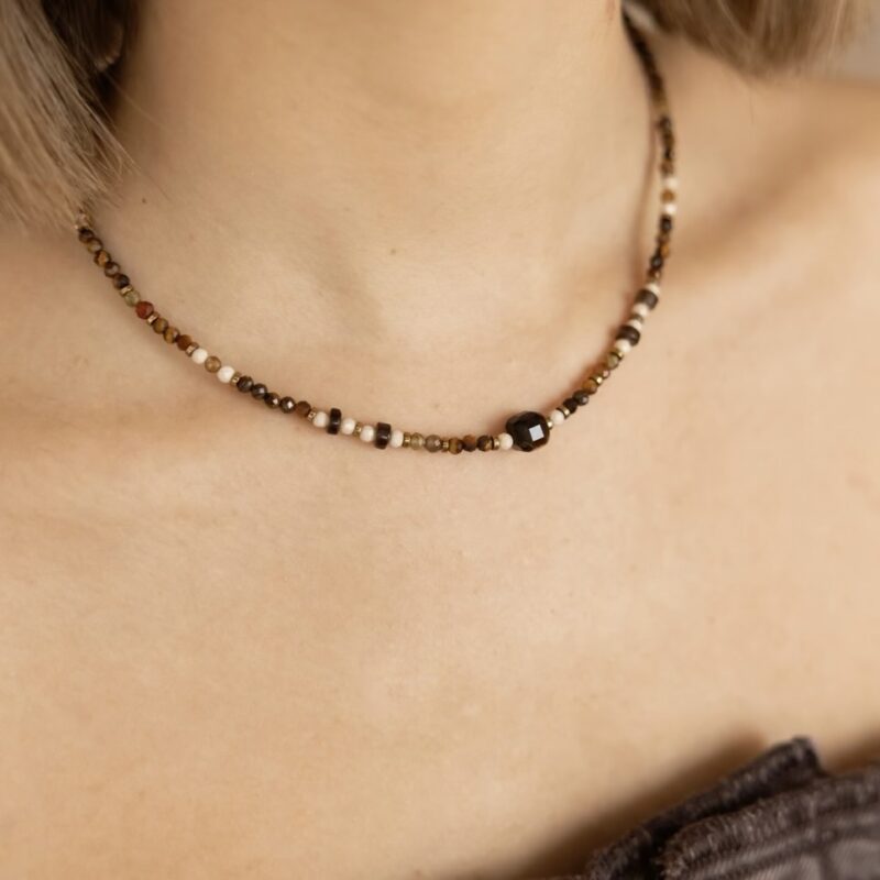 Naszyjnik typu choker Bromo - Tygrysie oko, Kwarc dymny, Kamień rzeczny, Cyrkon, Granat, Hematyt