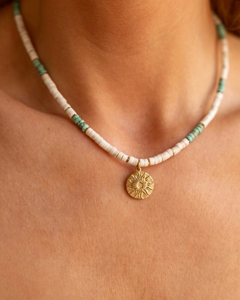 Naszyjnik "Sun Moon Howlite" - naszyjnik z przywieszką