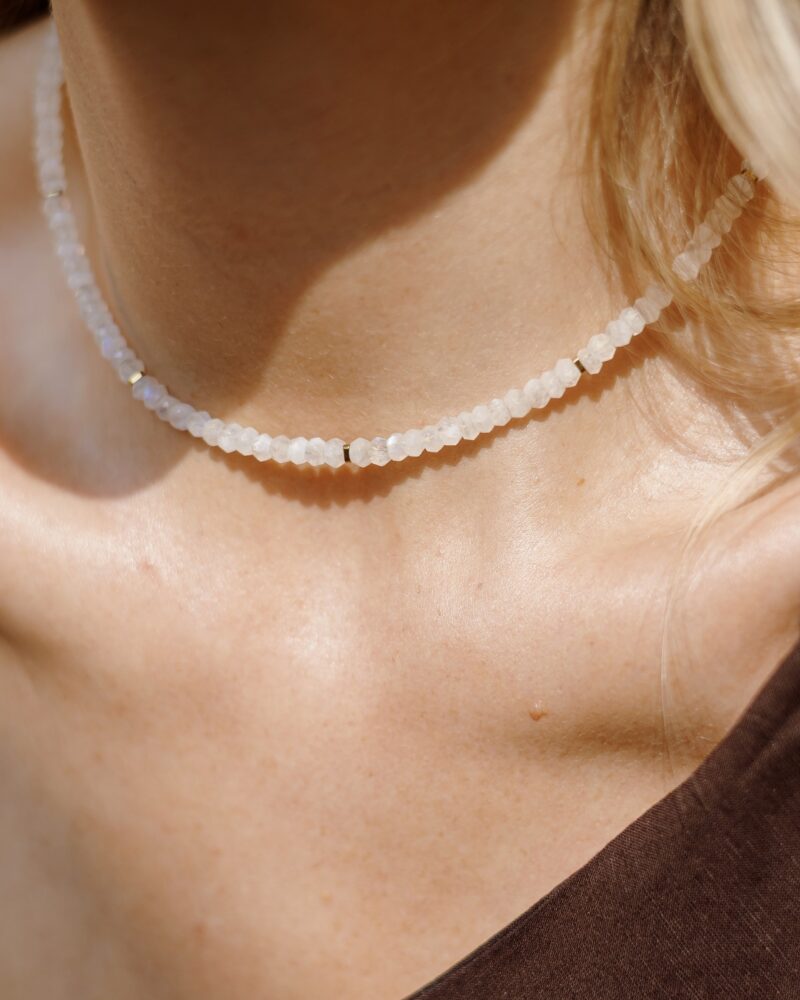 Naszyjnik typu choker Shell story - Kamień księżycowy