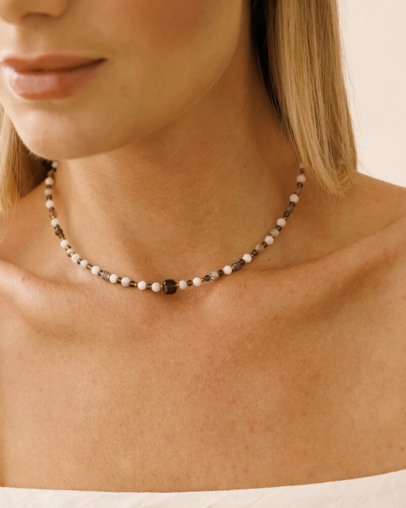 Naszyjnik typu choker Latte - Kwarc dymny, Agat botswana, Masa perłowa